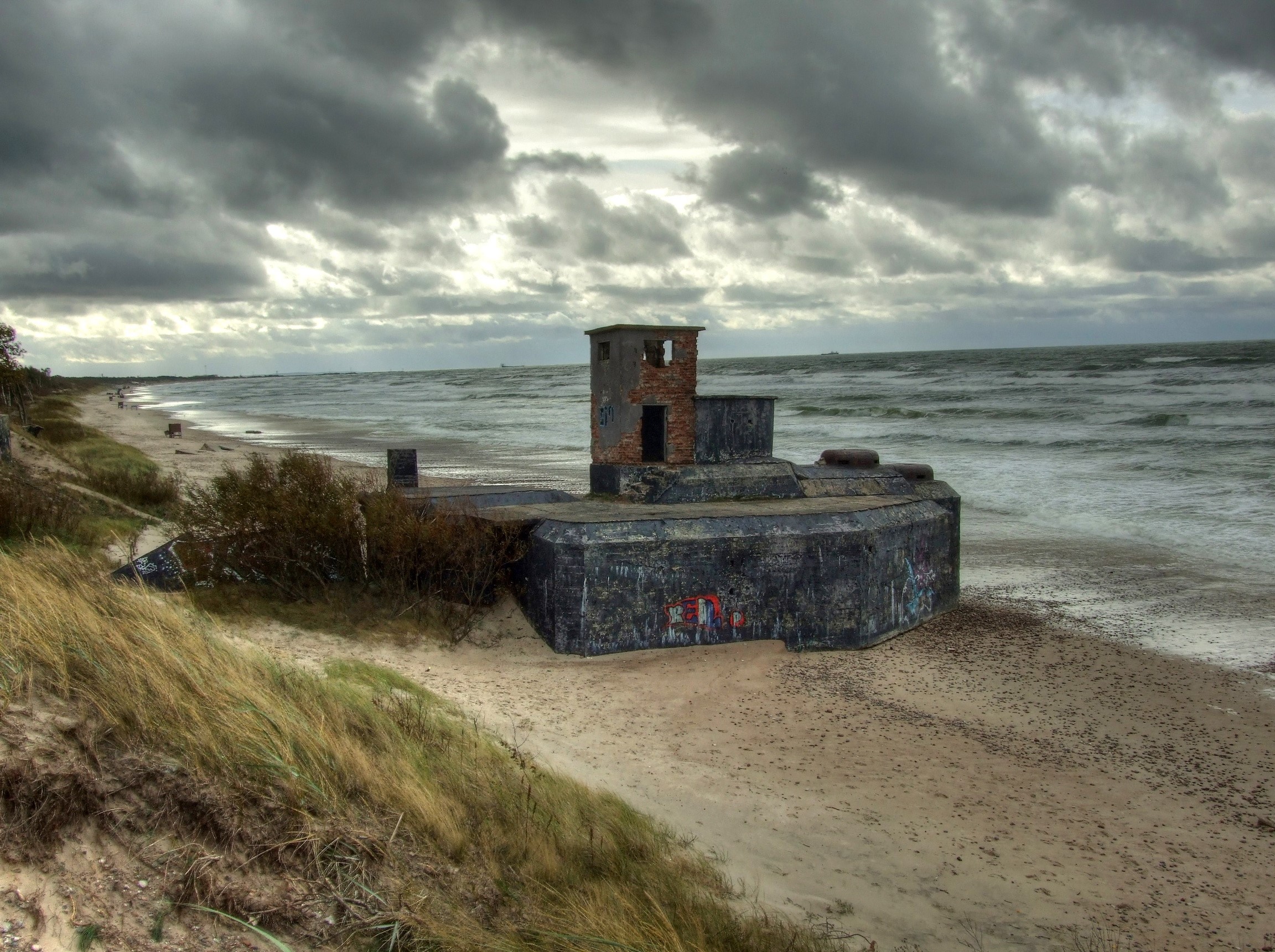 Abandoned bunker on the coast of Lithuania HD Wallpaper