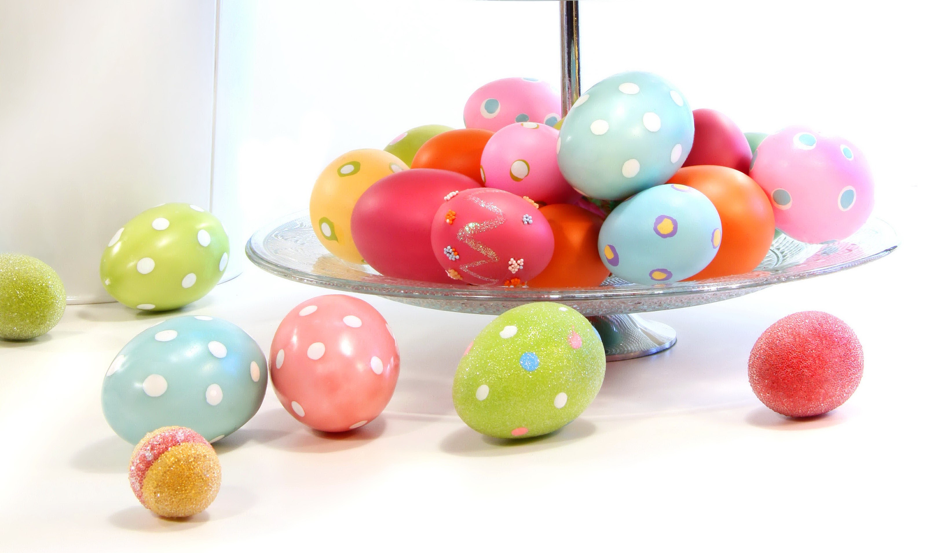 Easter Eggs on a Tiered Stand HD Wallpaper