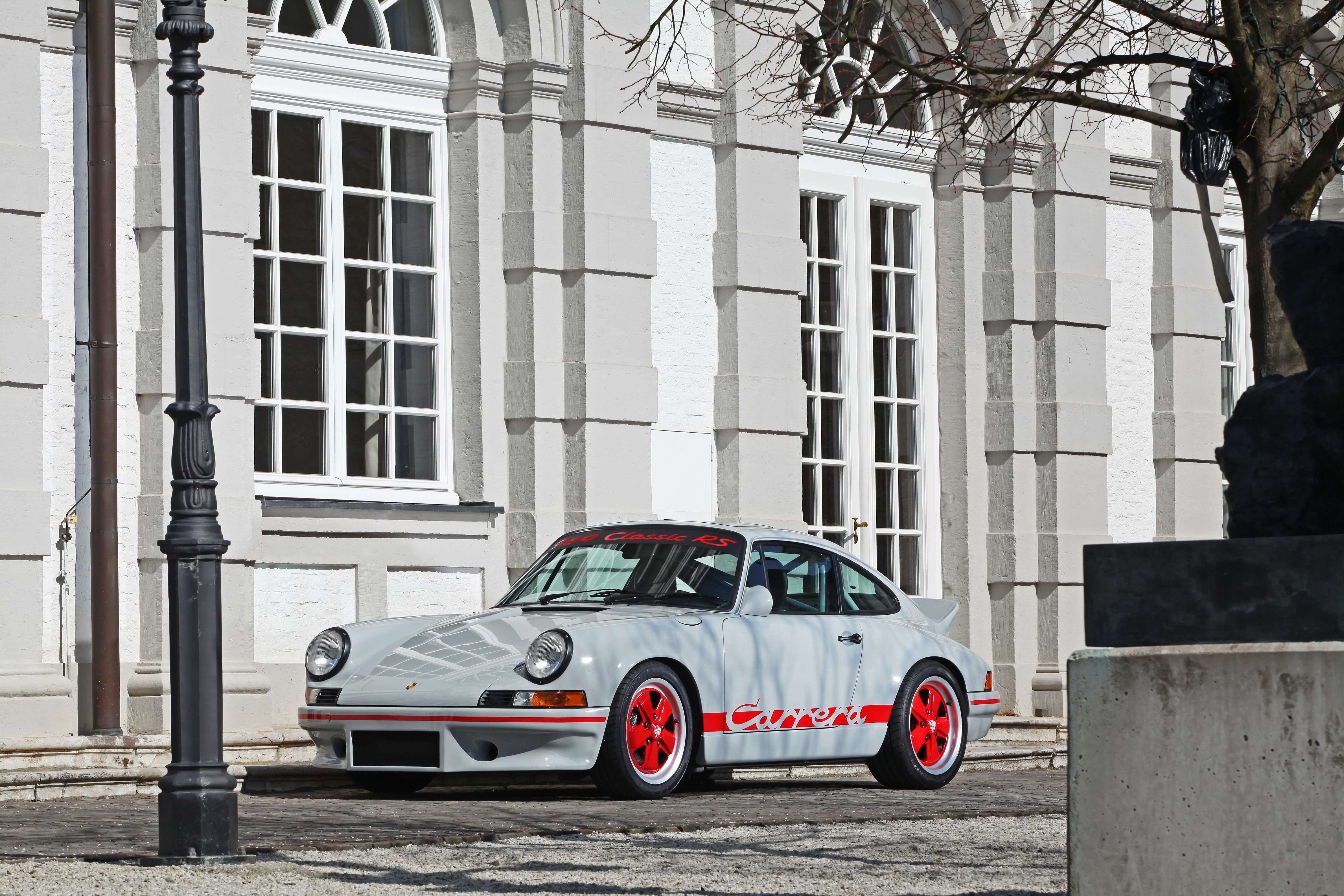 Porsche 964 Carrera RS in front of a building HD Wallpaper