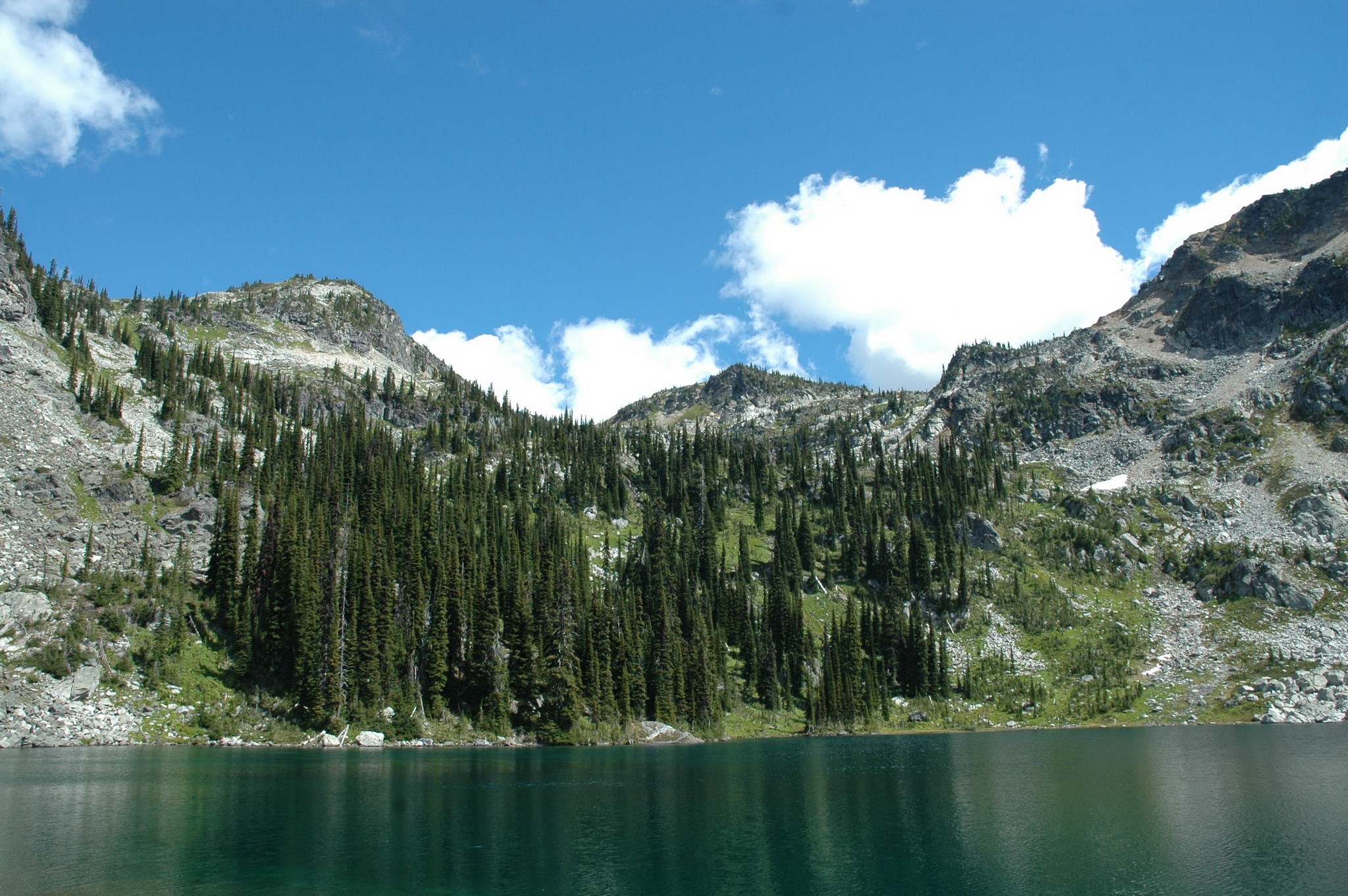 Mountains and lake in Revelstoke, Canada HD Wallpaper