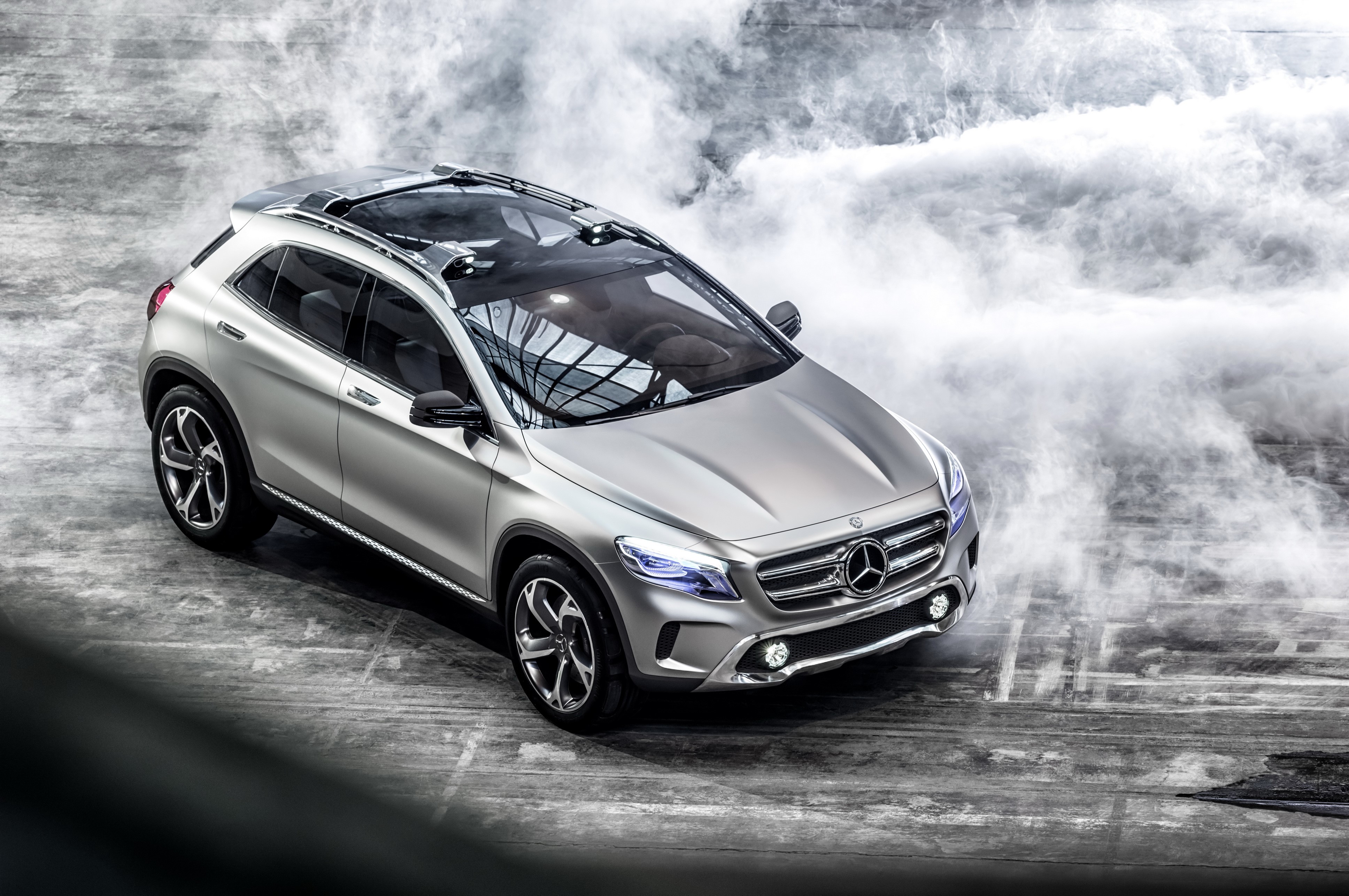 4K 2013 Mercedes-Benz GLA Silver Smoke HD Wallpaper