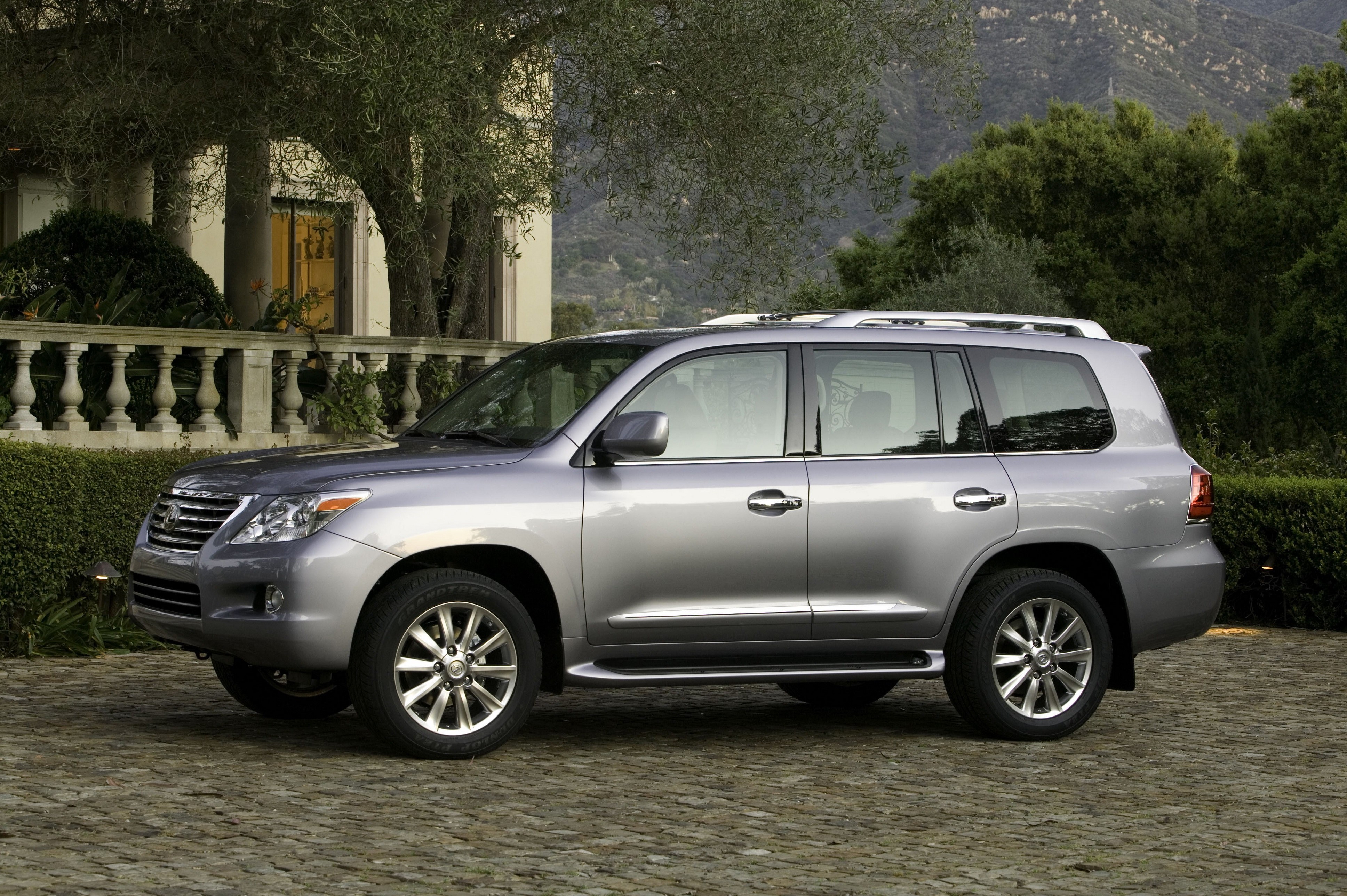 2008 Lexus LX570 Side View HD Wallpaper