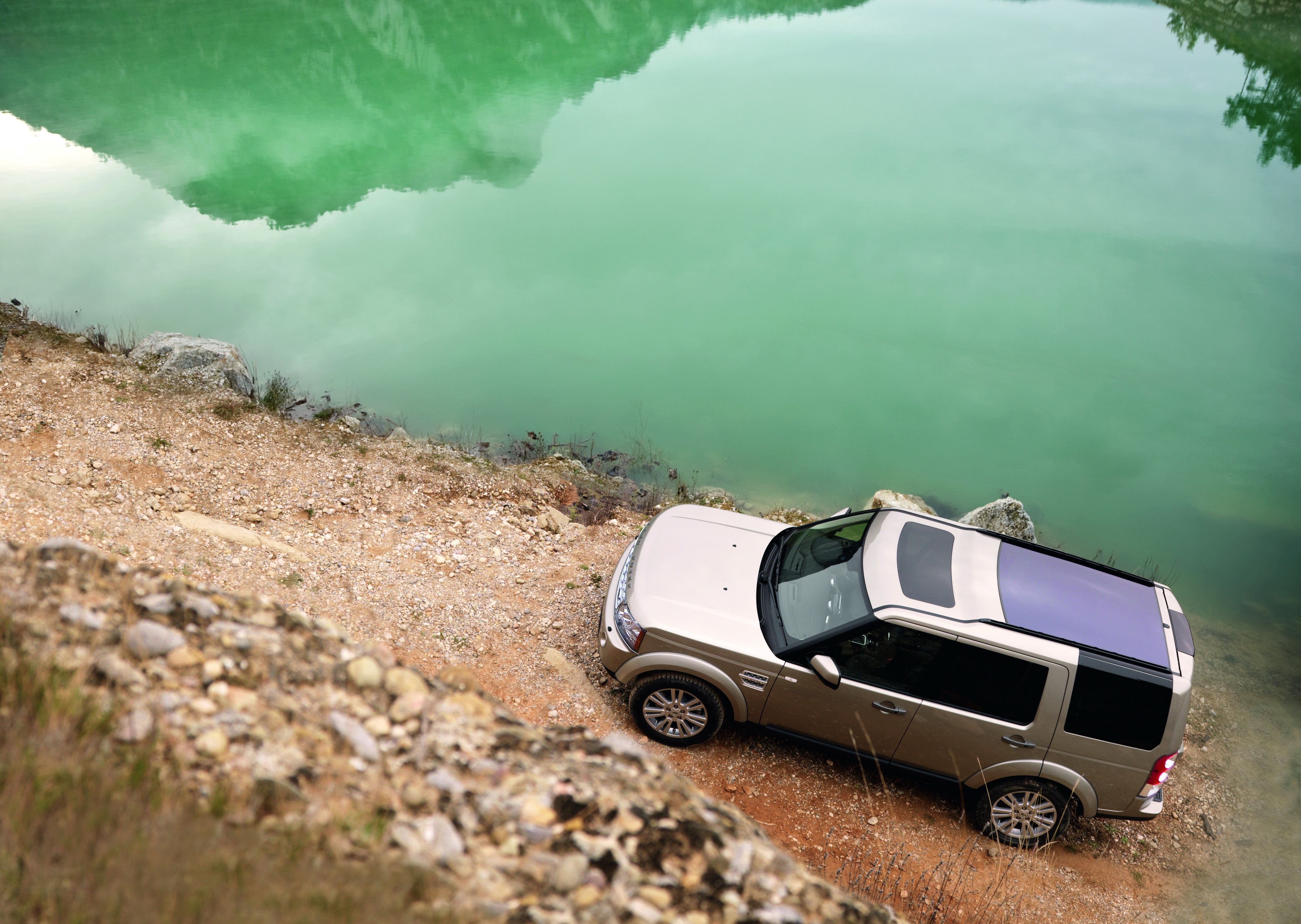 2010 Discovery 4 Land Rover from above HD Wallpaper