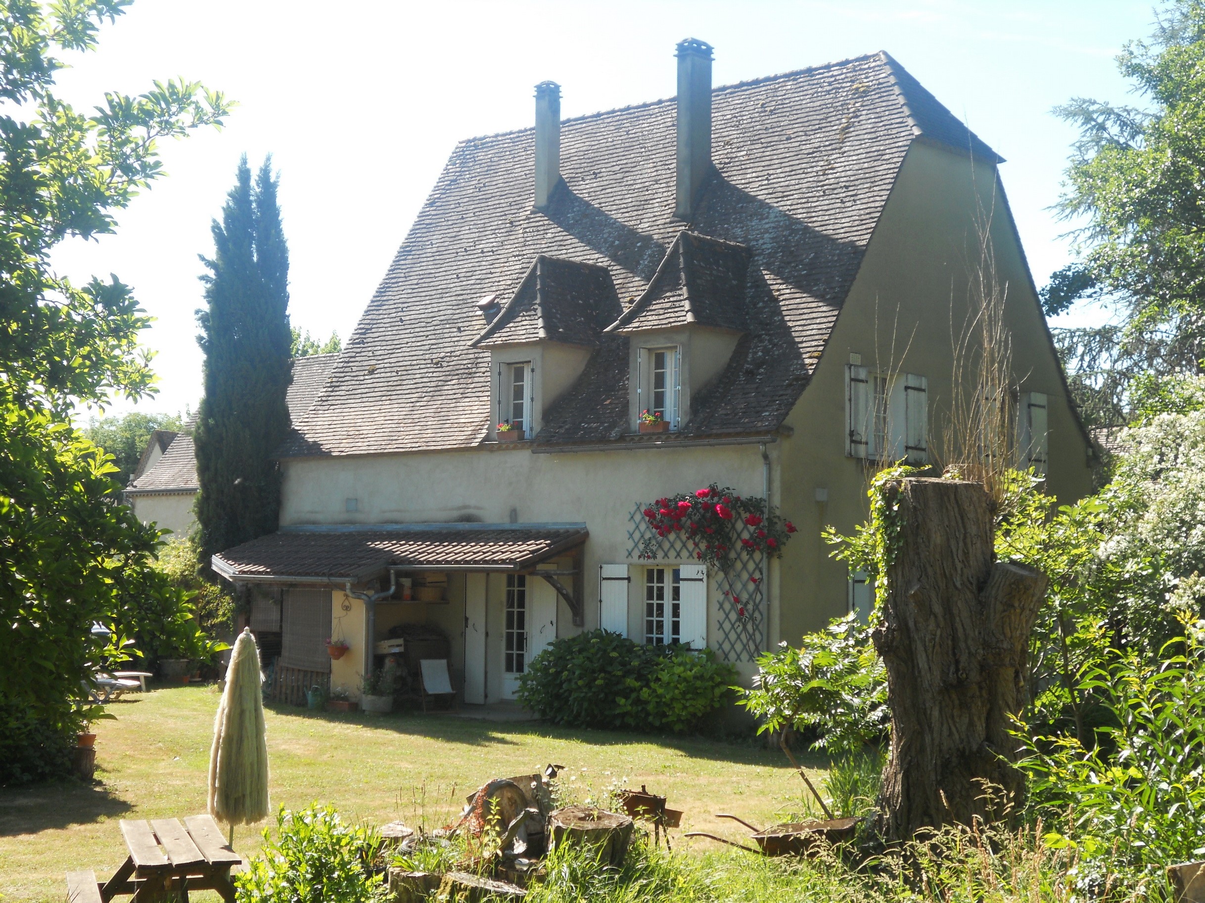 French house with garden and trees HD Wallpaper