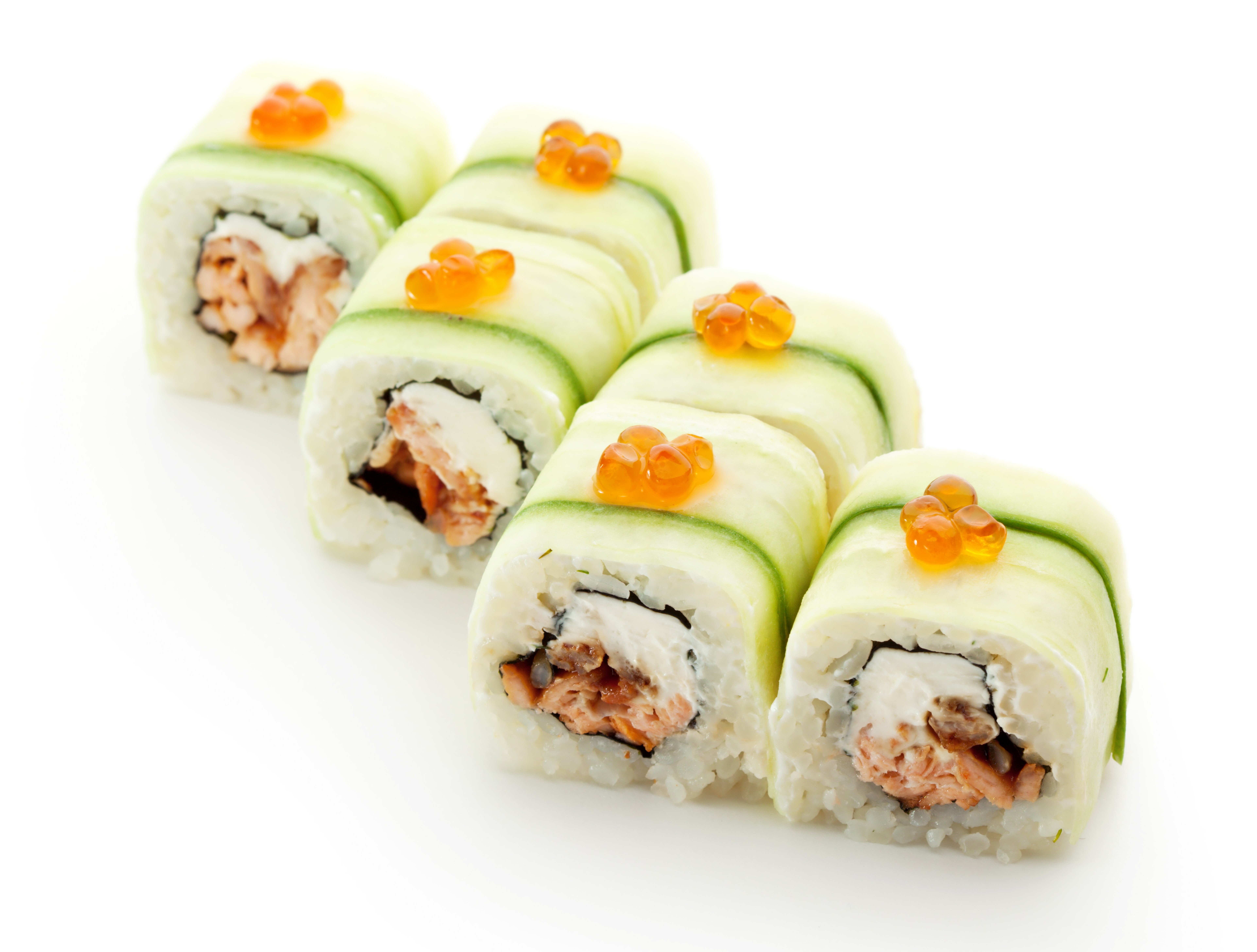 Sushi rolls with salmon and cucumber HD Wallpaper