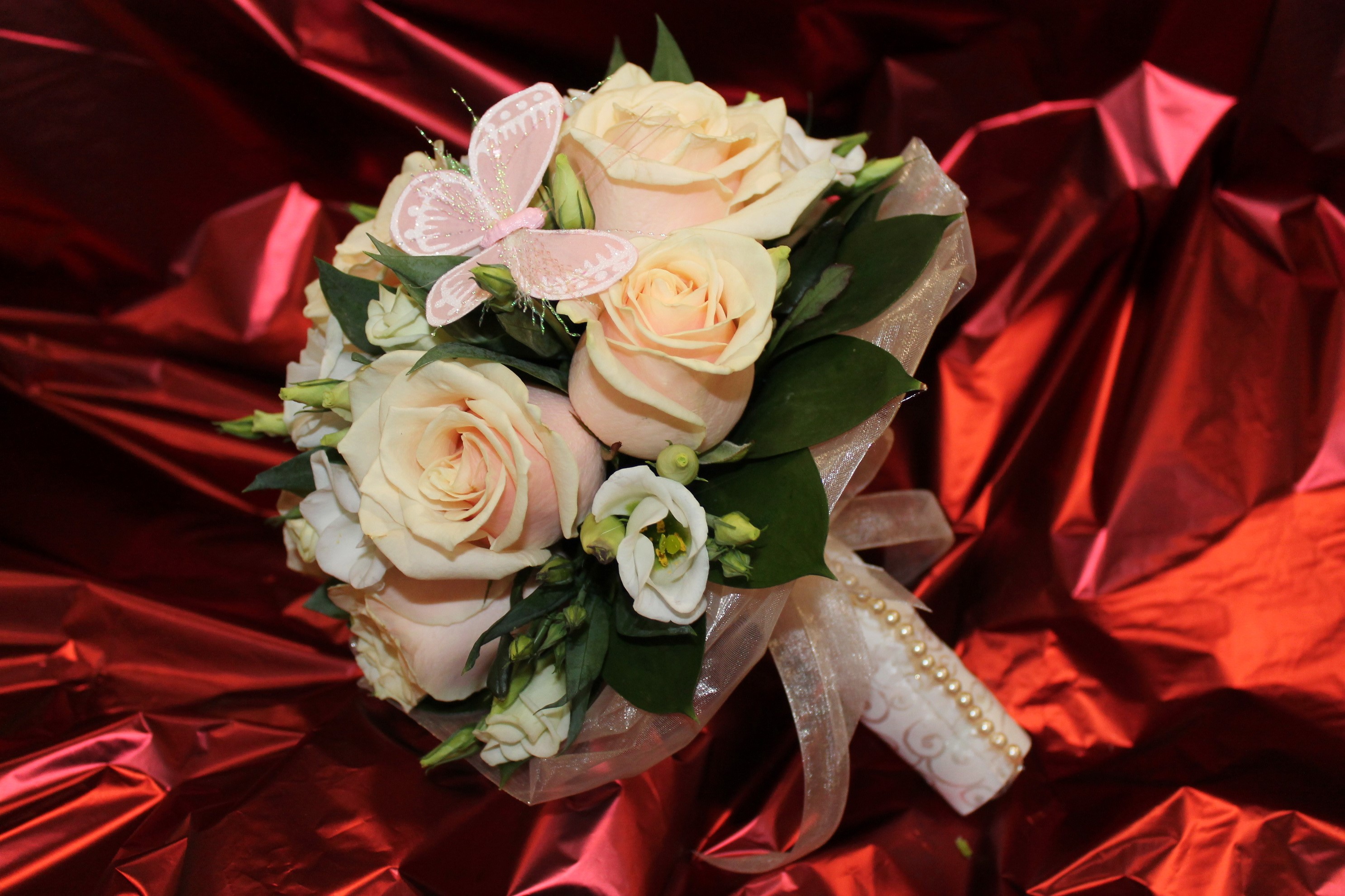 Bouquet of Roses with Butterfly Decoration HD Wallpaper