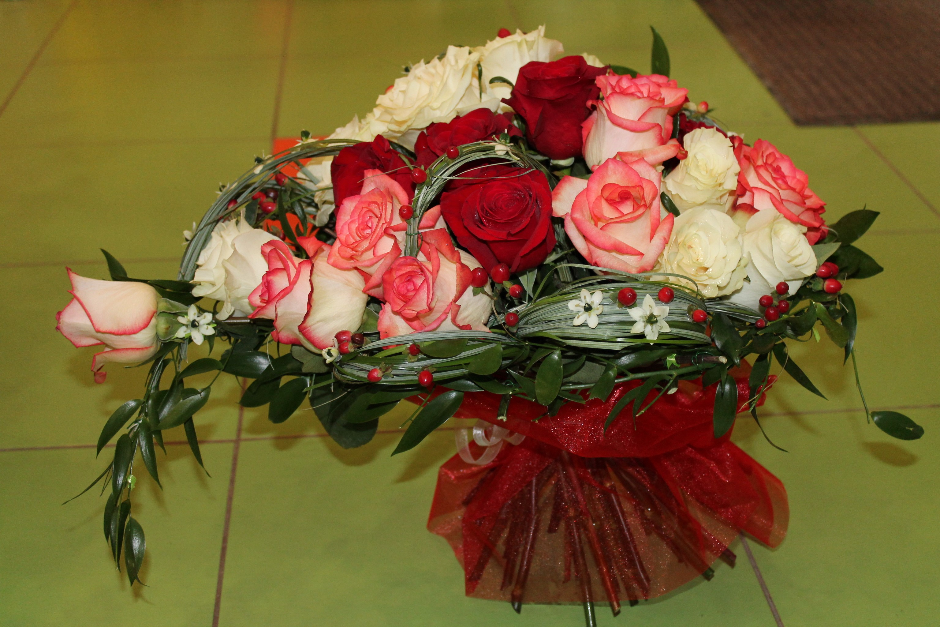 Bouquet of Roses HD Wallpaper