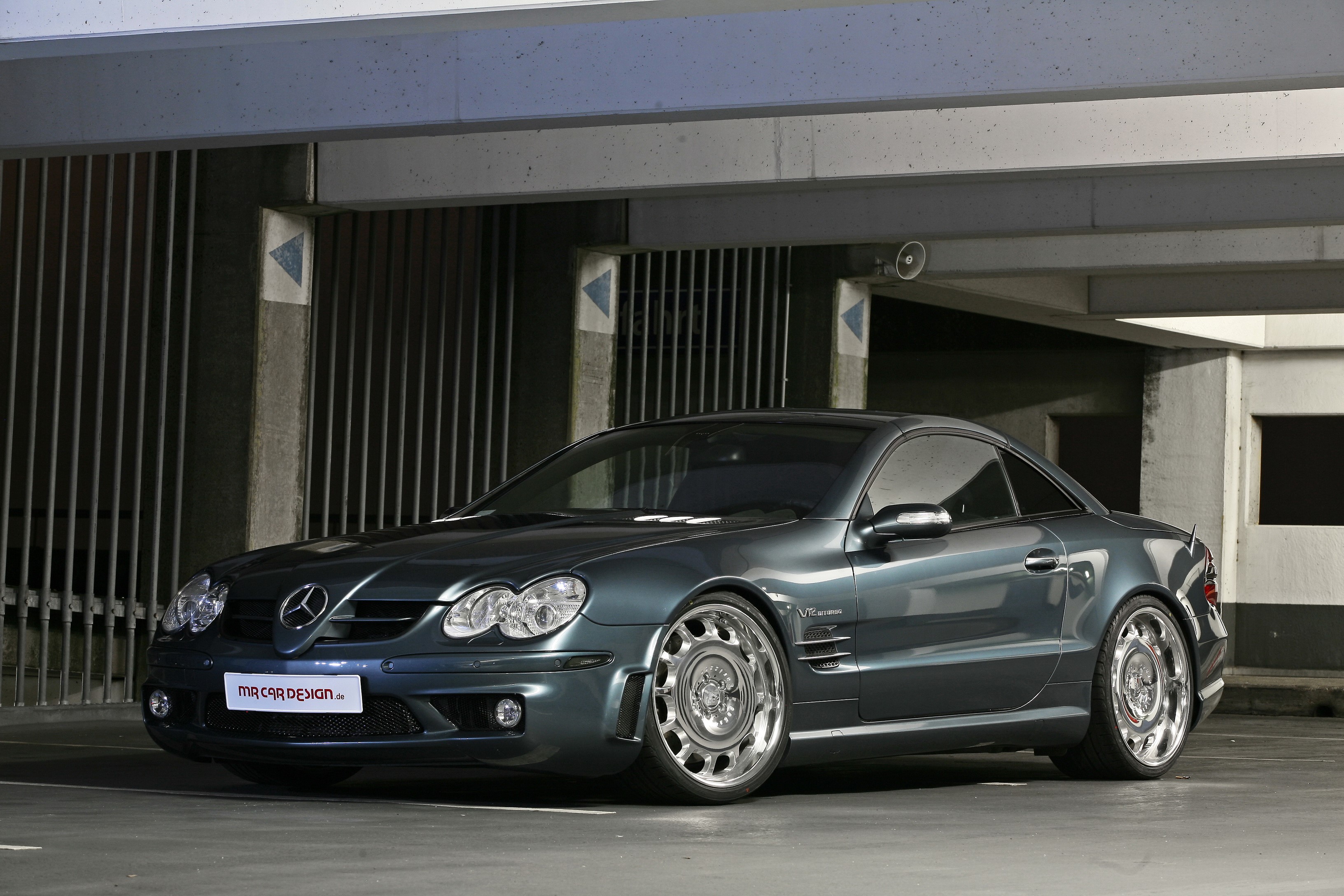 Mercedes-Benz SL65 AMG parked in a garage HD Wallpaper