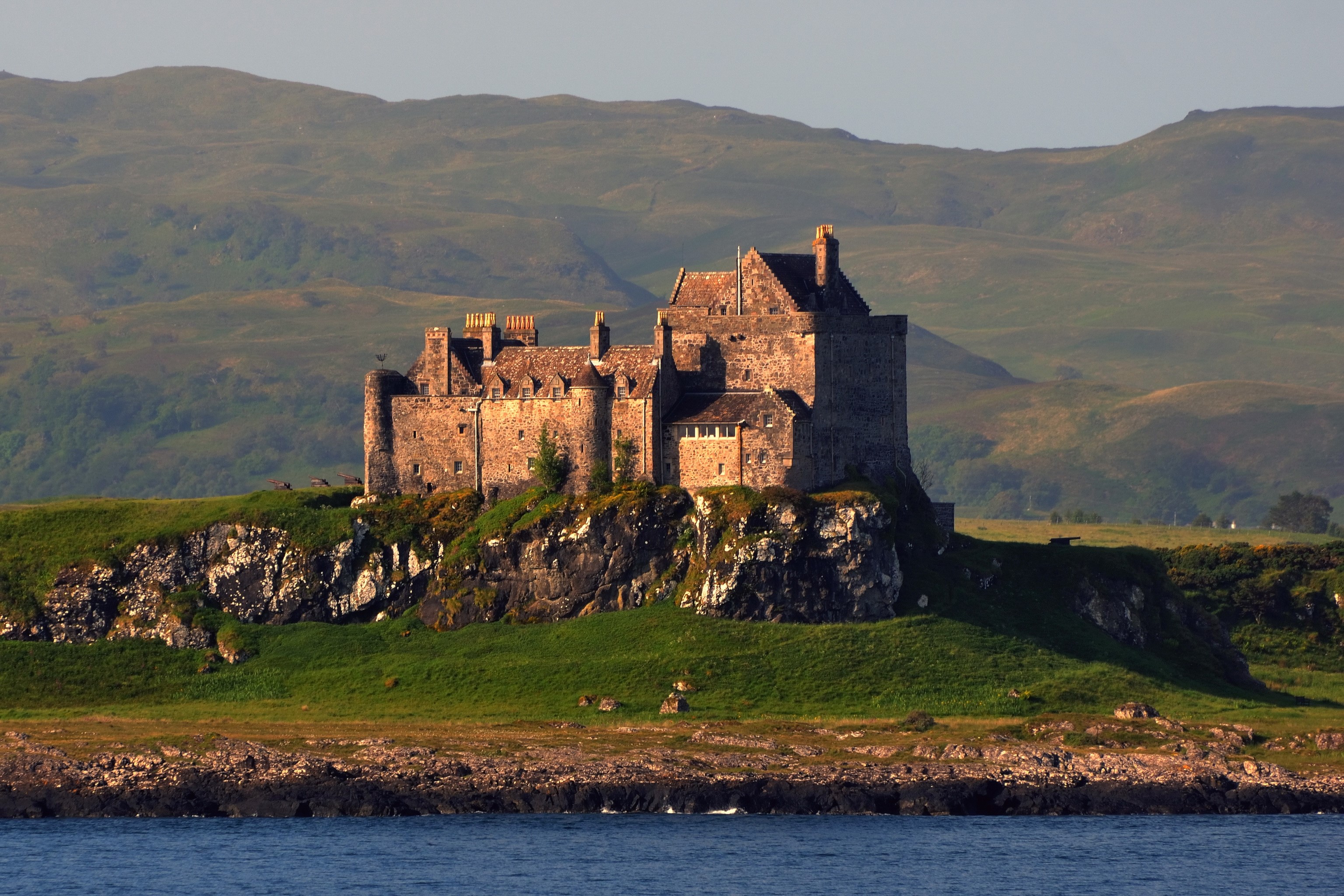 Duart Castle on the Isle of Mull, Scotland HD Wallpaper