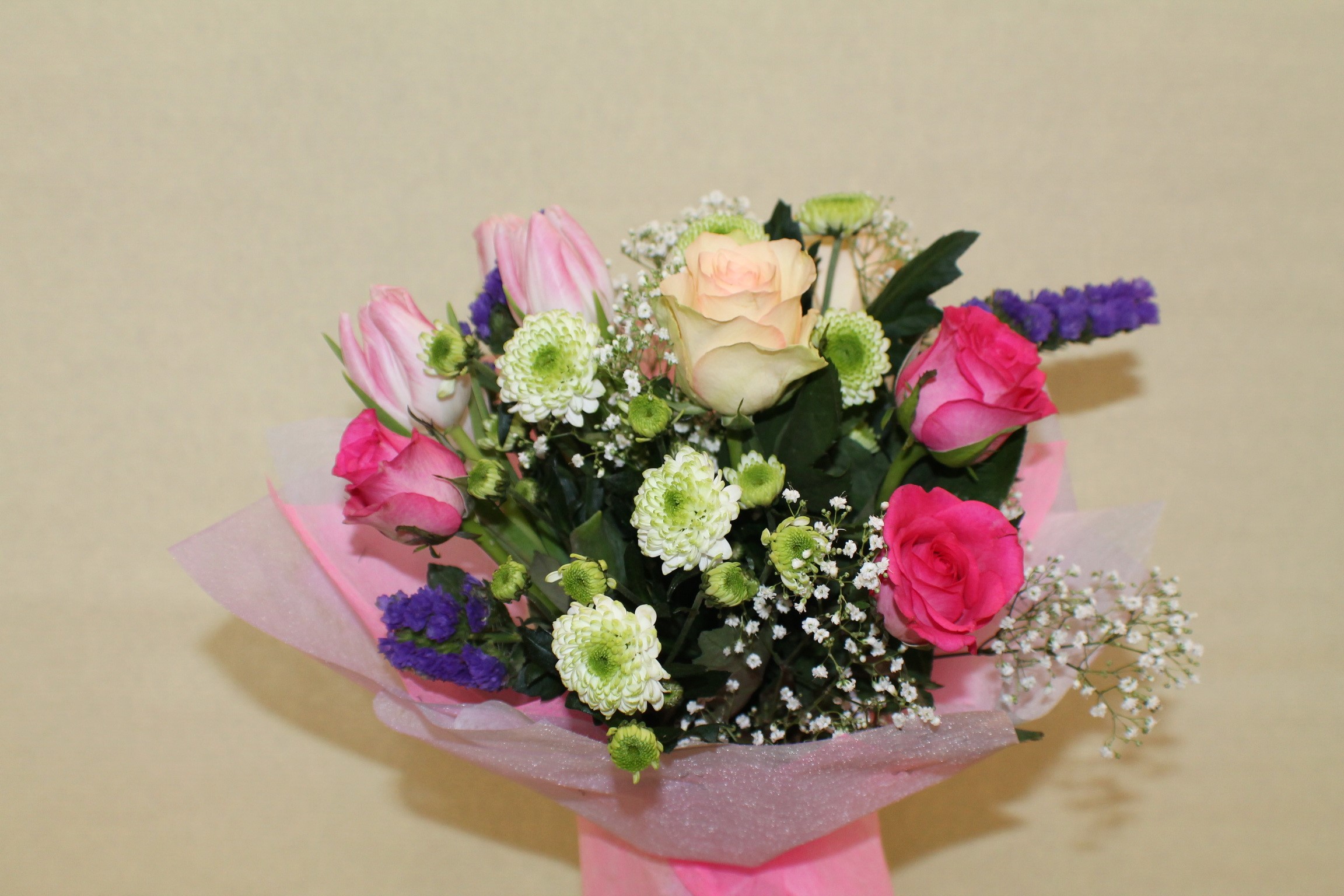 Bouquet of pink and cream roses with tulips and chrysanthemums HD Wallpaper