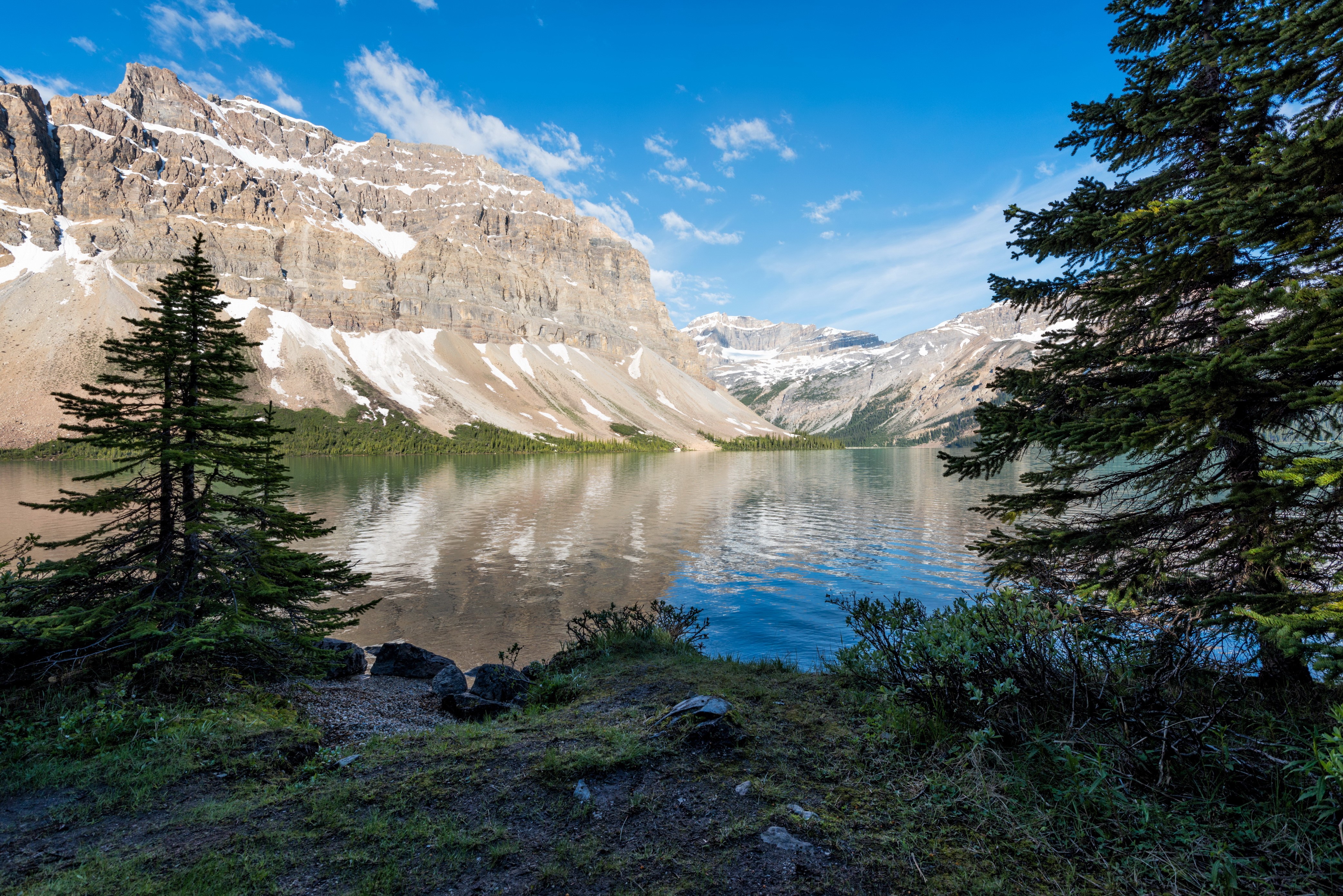 Bow Lake in Banff National Park, Canada HD Wallpaper