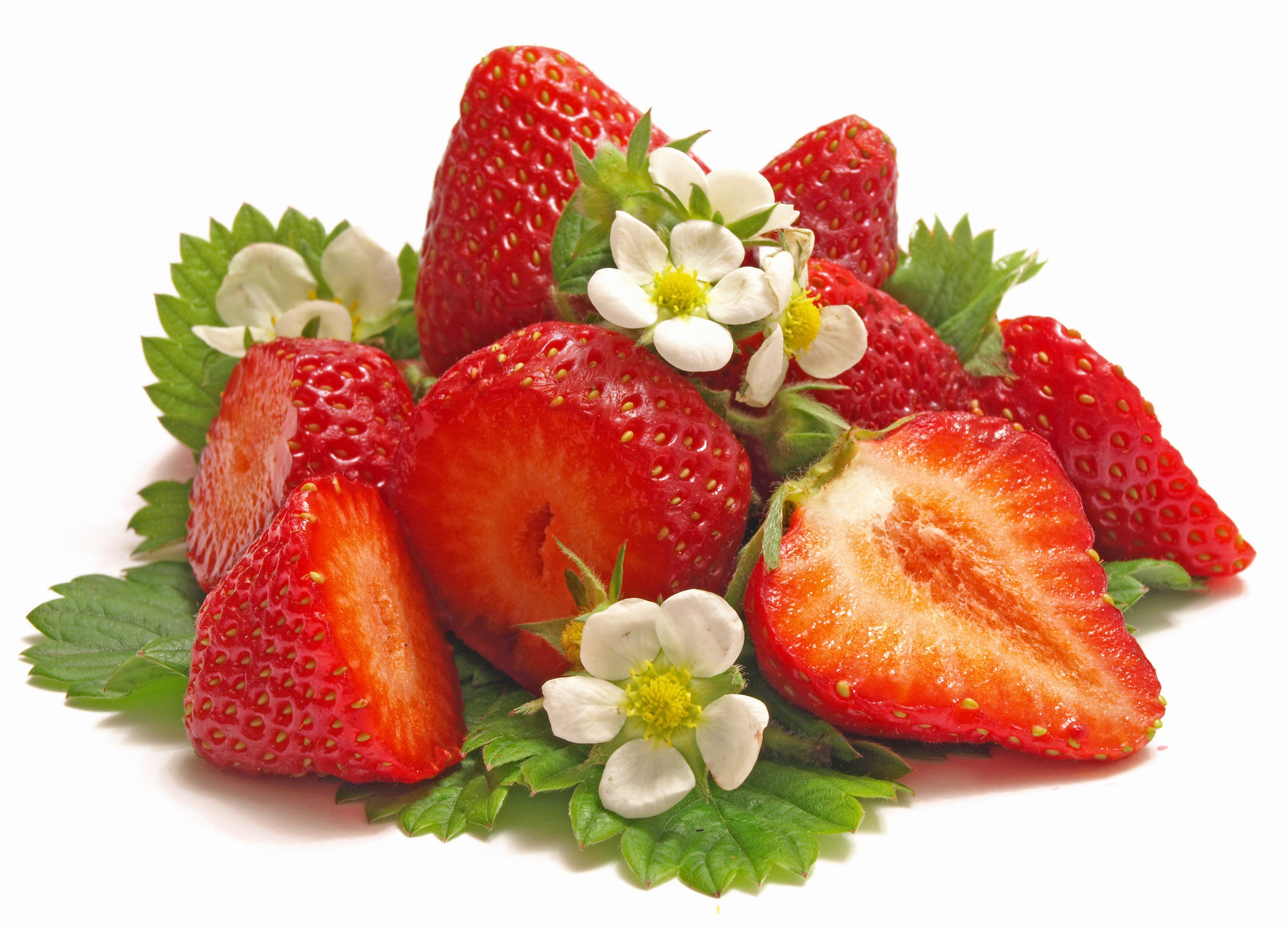 4K Strawberries with Flowers and Leaves HD Wallpaper