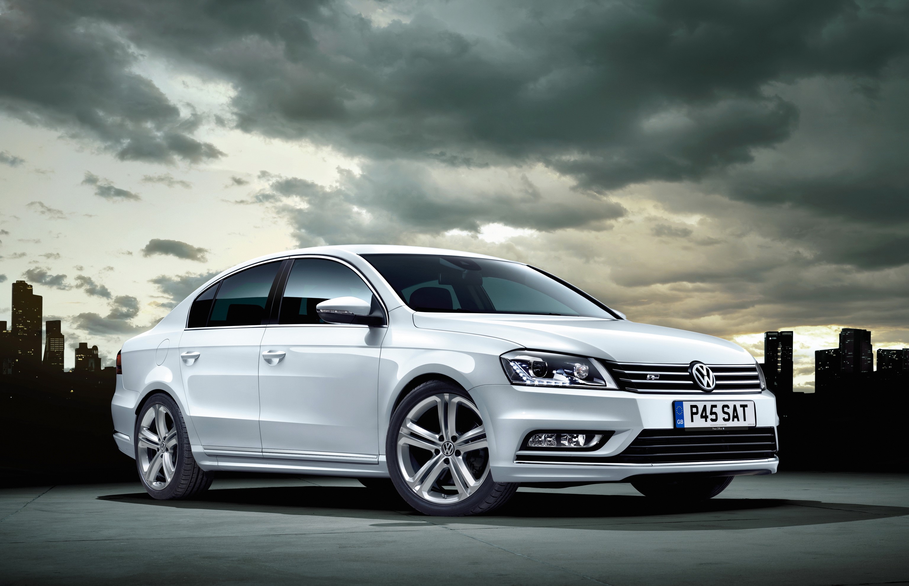 White 2013 Volkswagen Passat sedan HD Wallpaper