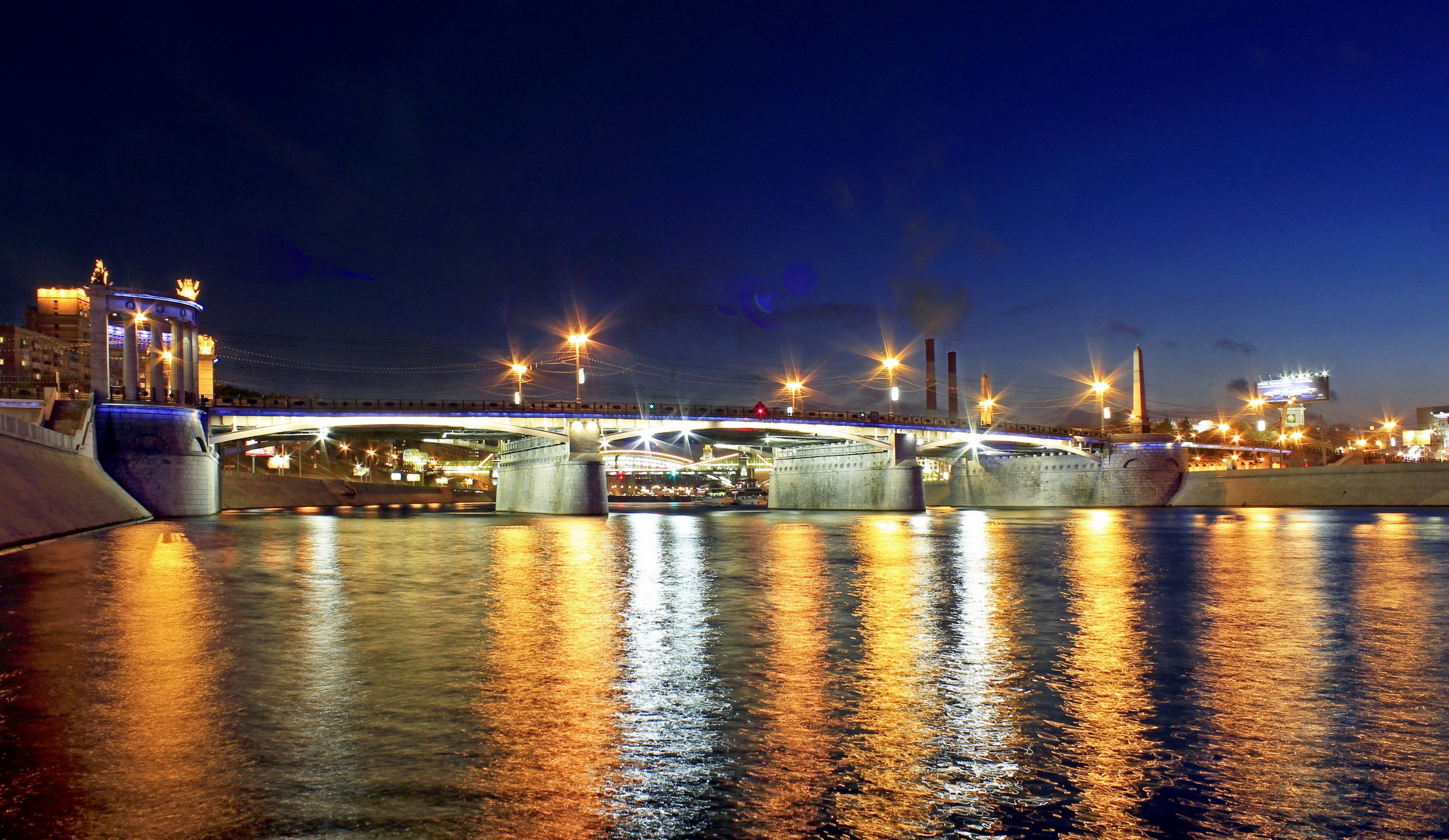 Bridge over river at night in Moscow, Russia HD Wallpaper