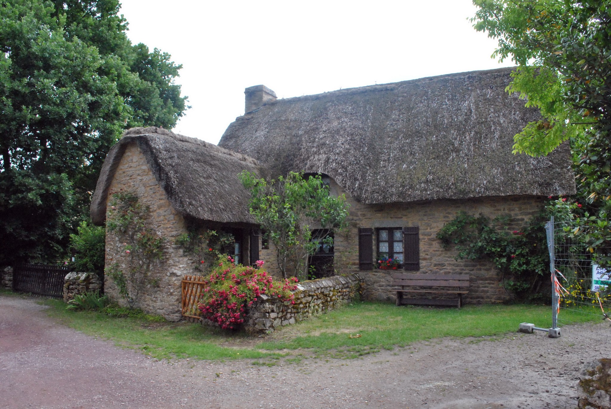 Thatched cottage in the village of Kerhinet, France HD Wallpaper