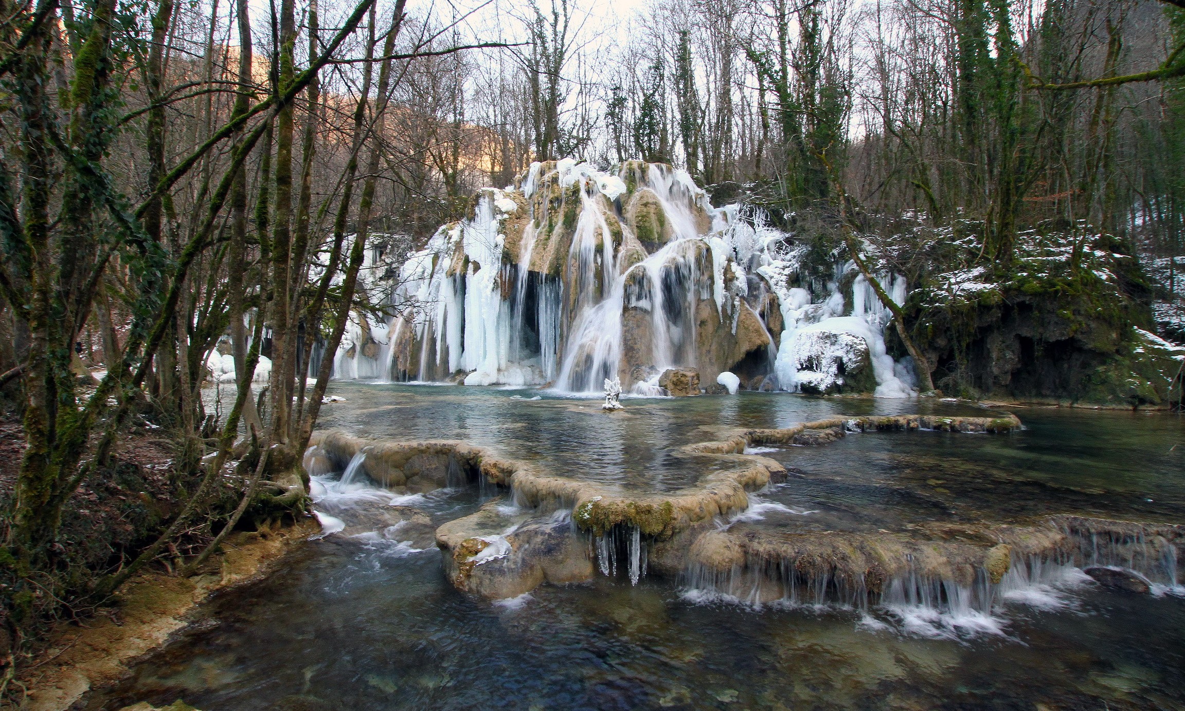 Cascade des Tuffes Les Planches waterfalls in France HD Wallpaper