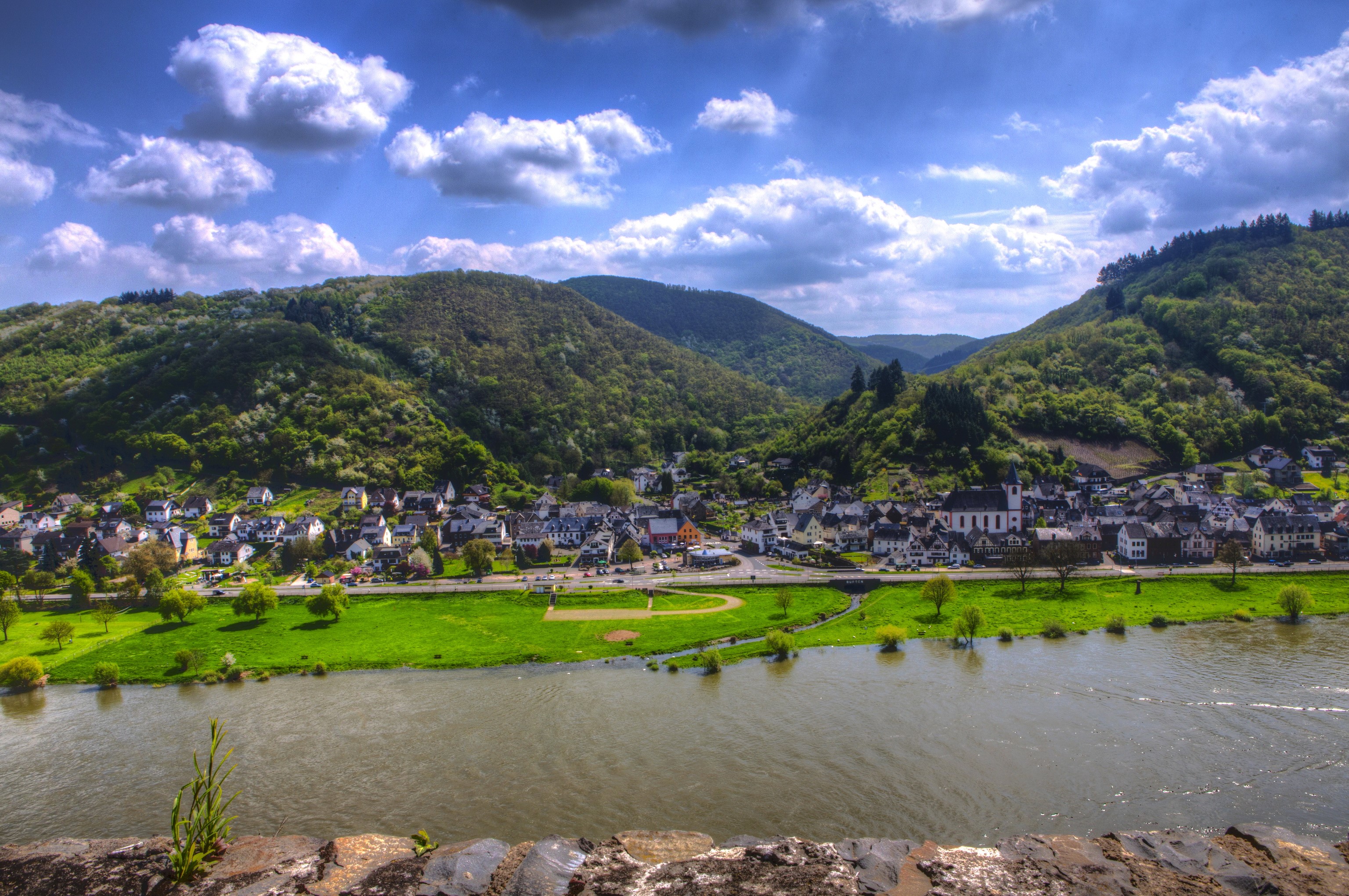Hatzenport, Germany: River and Mountains HD Wallpaper