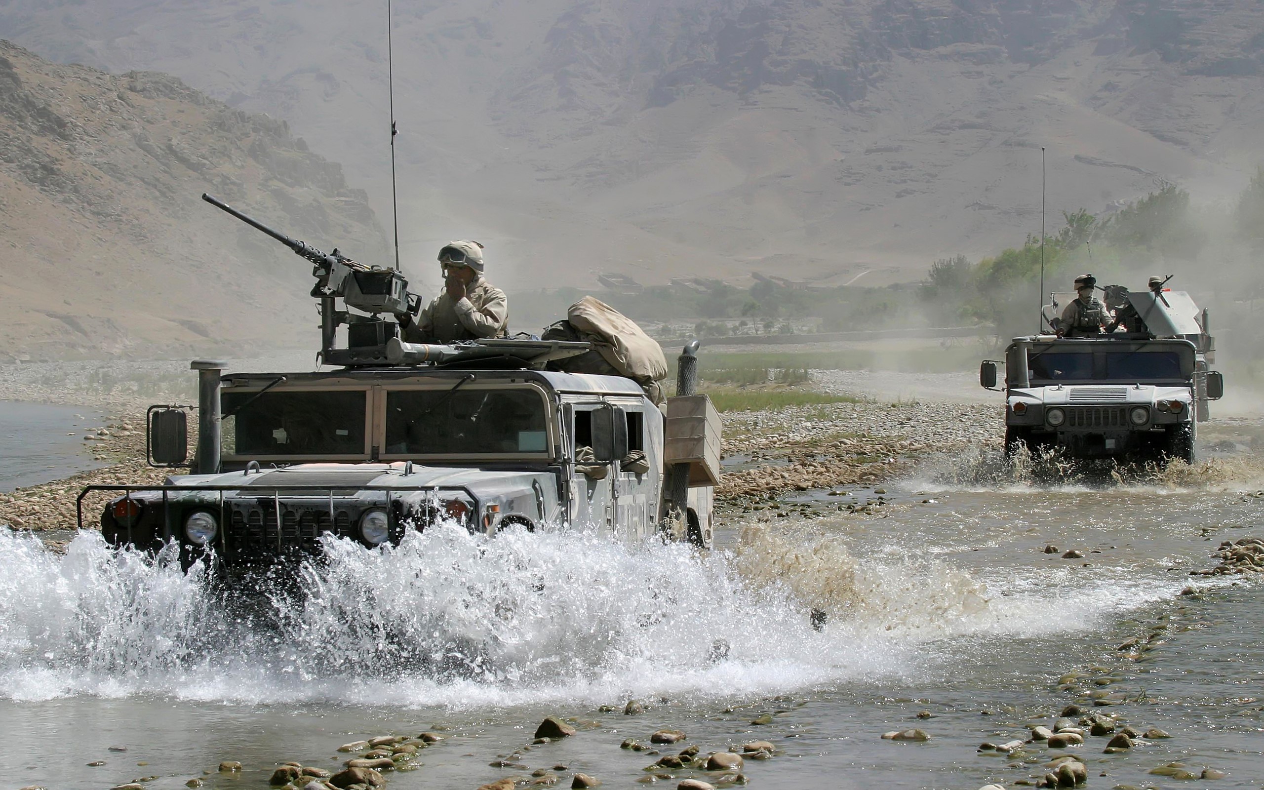 Military Humvees driving through a river HD Wallpaper