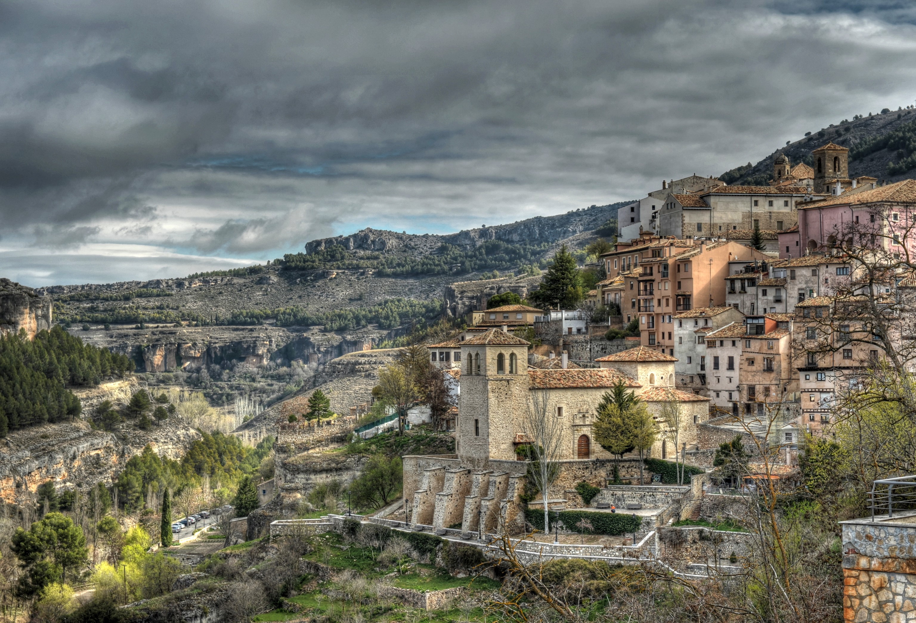 Cuenca, Spain: Houses on a Hillside Overlooking a Gorge HD Wallpaper
