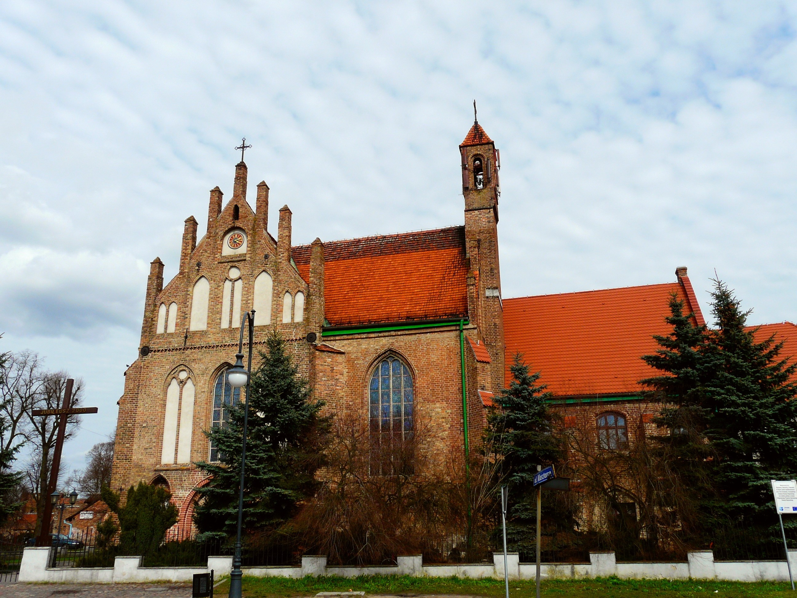 Gothic Church in Chojna, Poland HD Wallpaper