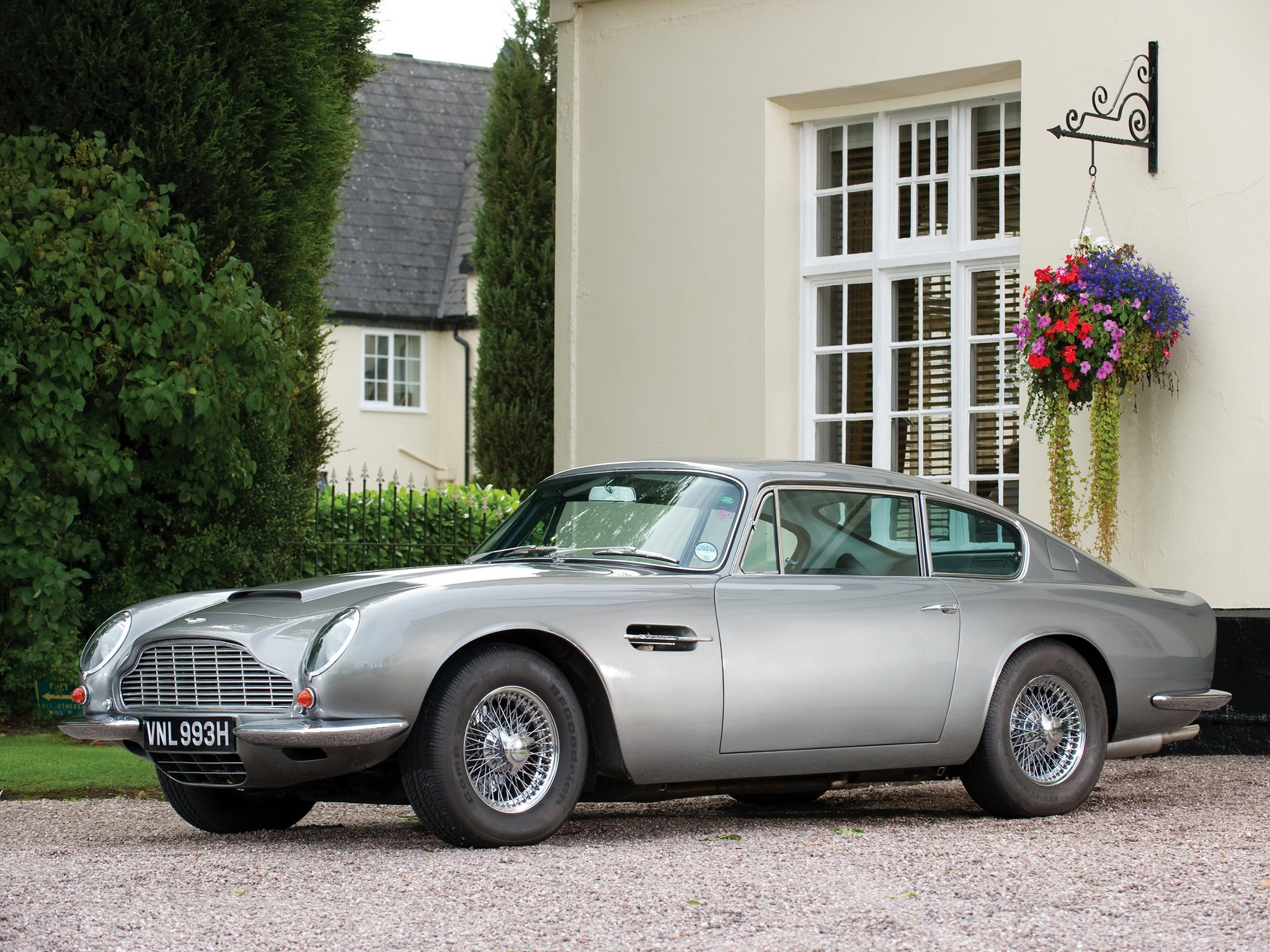 1969 Aston Martin DB6 Vantage HD Wallpaper