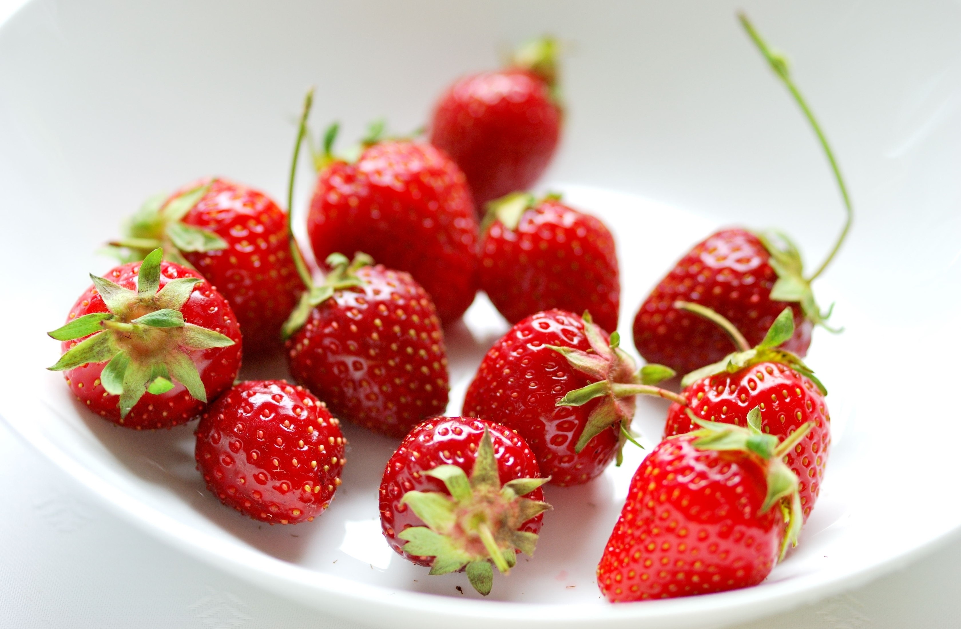 Fresh Strawberries in a White Bowl HD Wallpaper