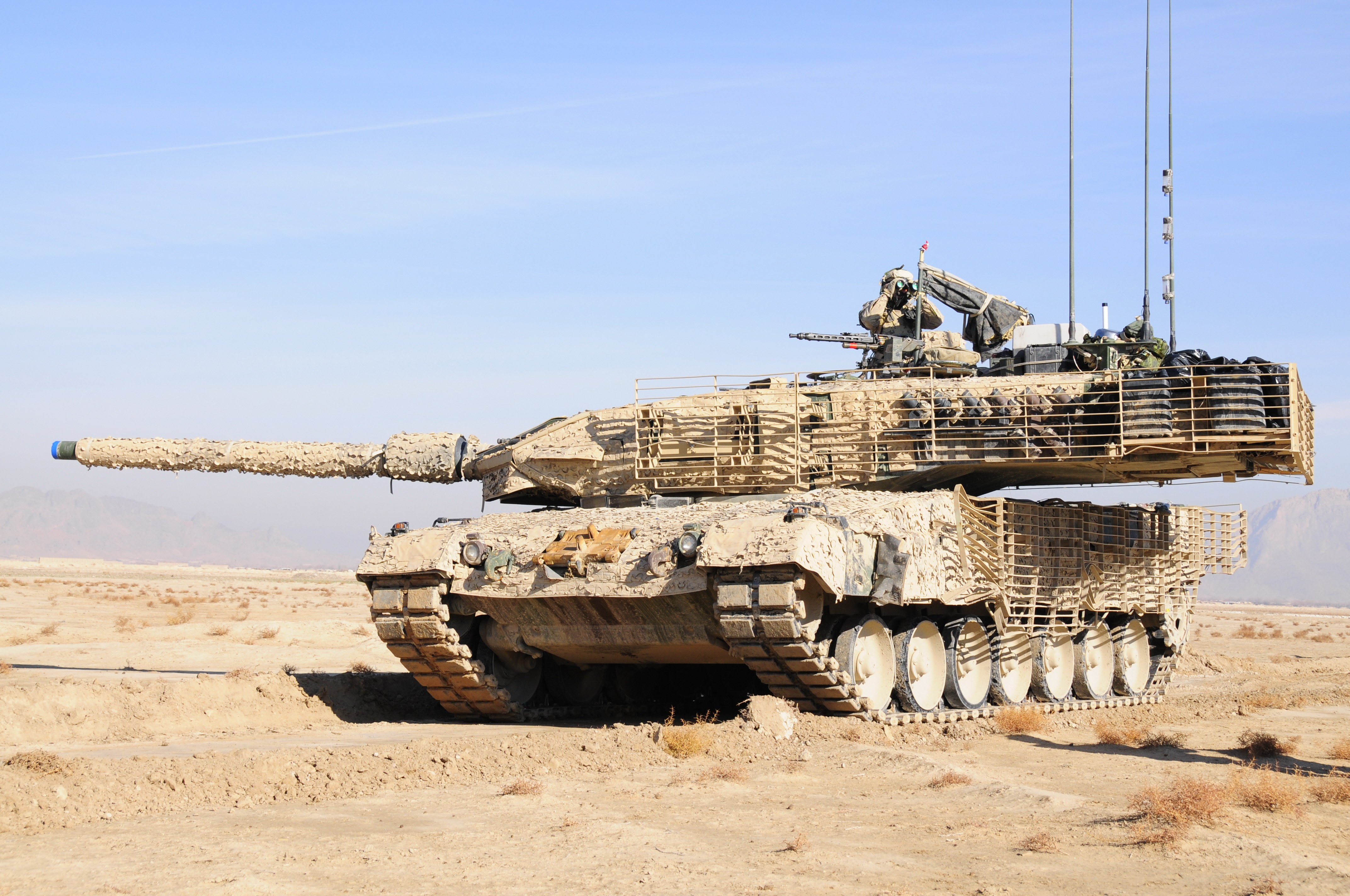 Leopard 2 A6 Tank in Desert Camouflage HD Wallpaper