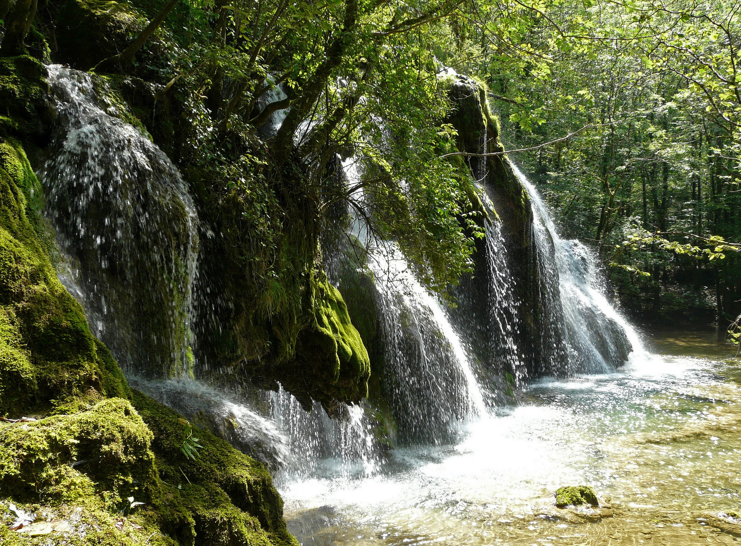 Cascades des Tufs waterfalls in Franche-Comte, France HD Wallpaper