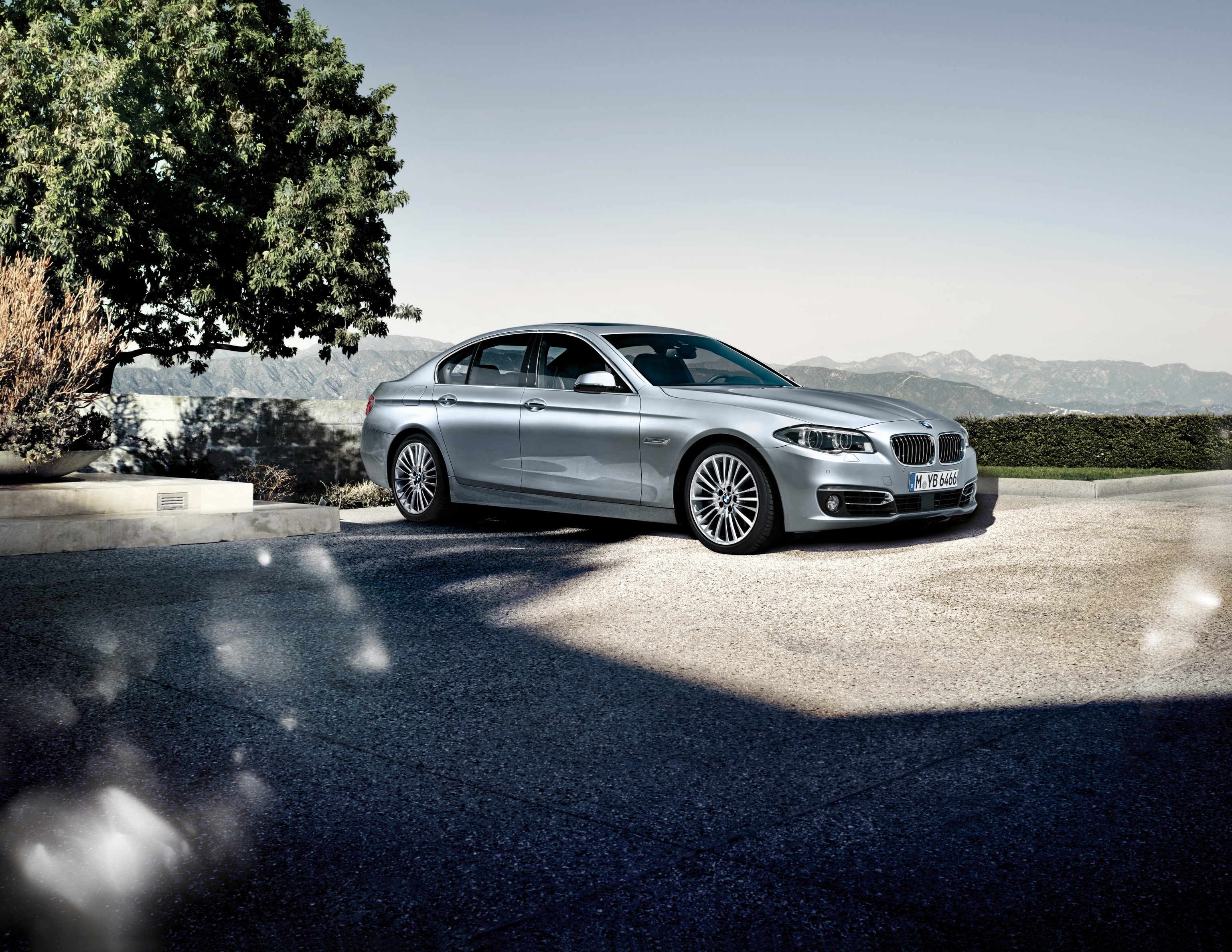 Silver 2013 BMW 5 Series F10 Sedan HD Wallpaper