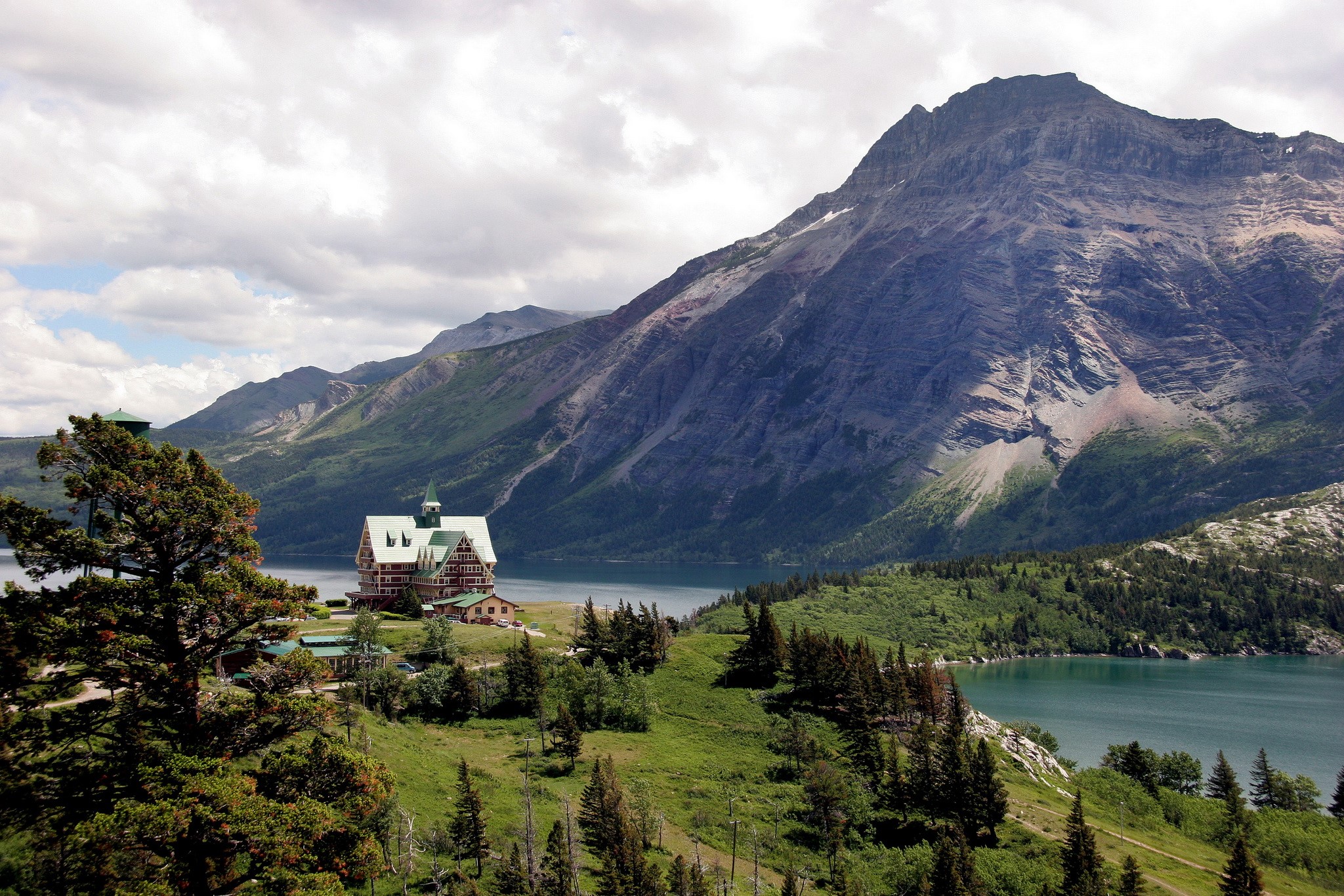 Waterton Prince of Wales Hotel, Mountains, and Lake in Canada HD Wallpaper
