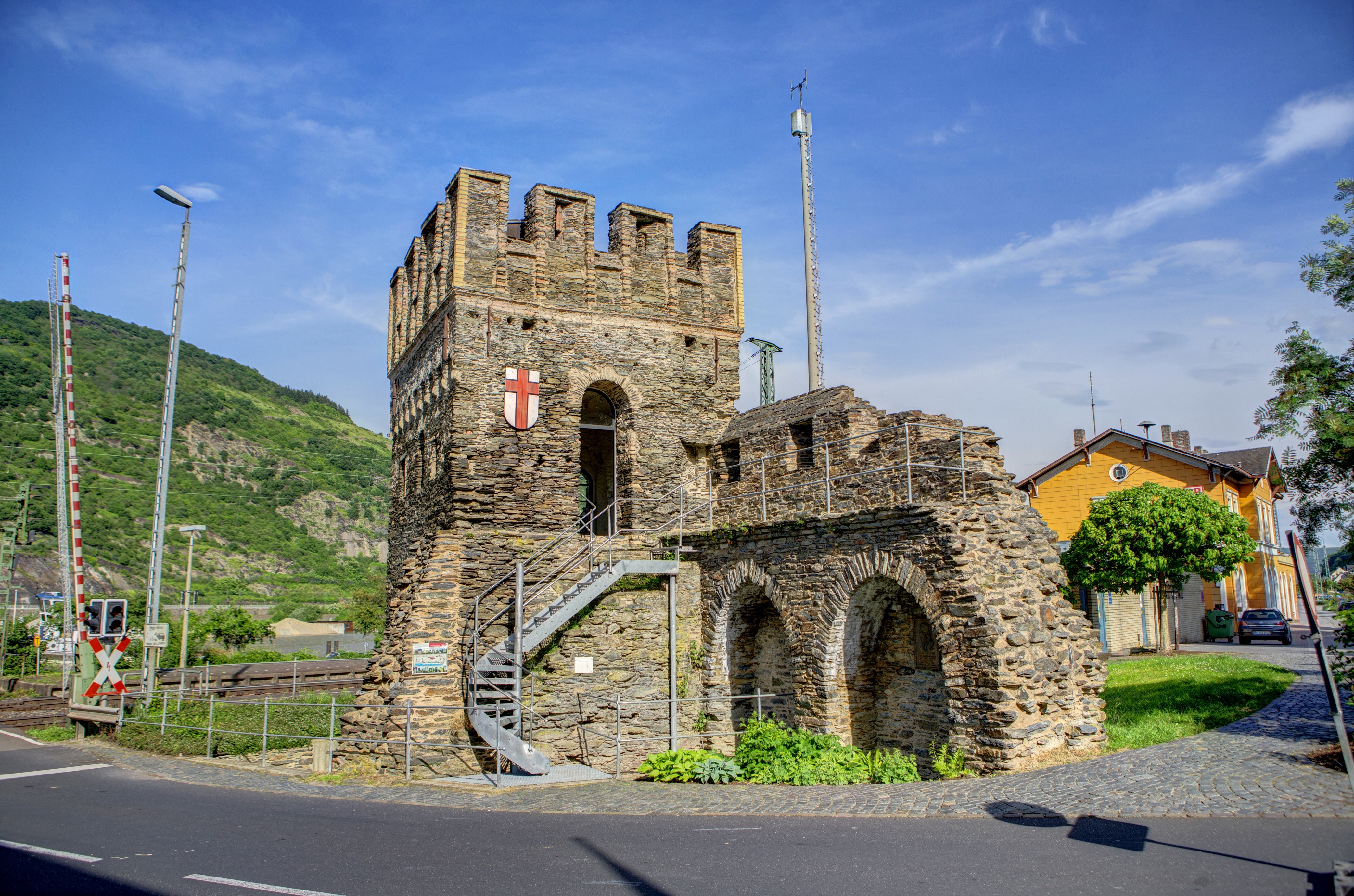 Castle tower in Oberwesel, Germany HD Wallpaper
