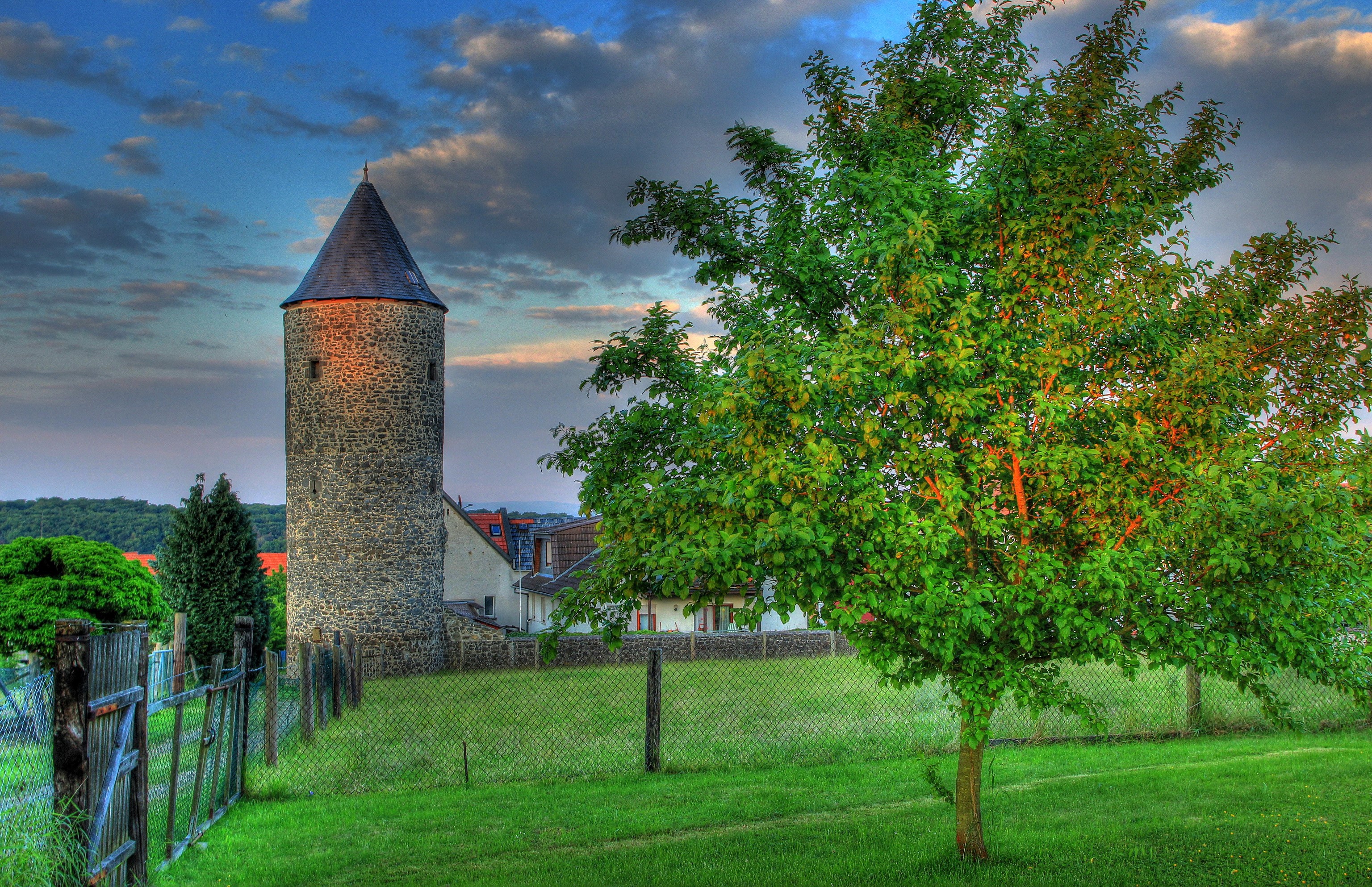 Stone tower and tree in Pohlheim, Germany HD Wallpaper
