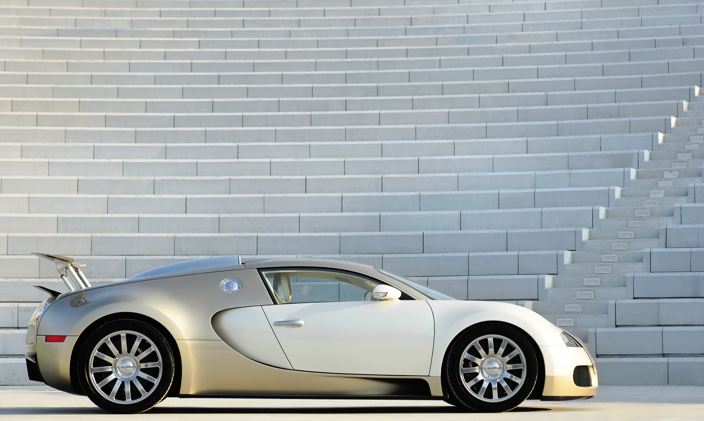 Bugatti Veyron parked on stairs HD Wallpaper