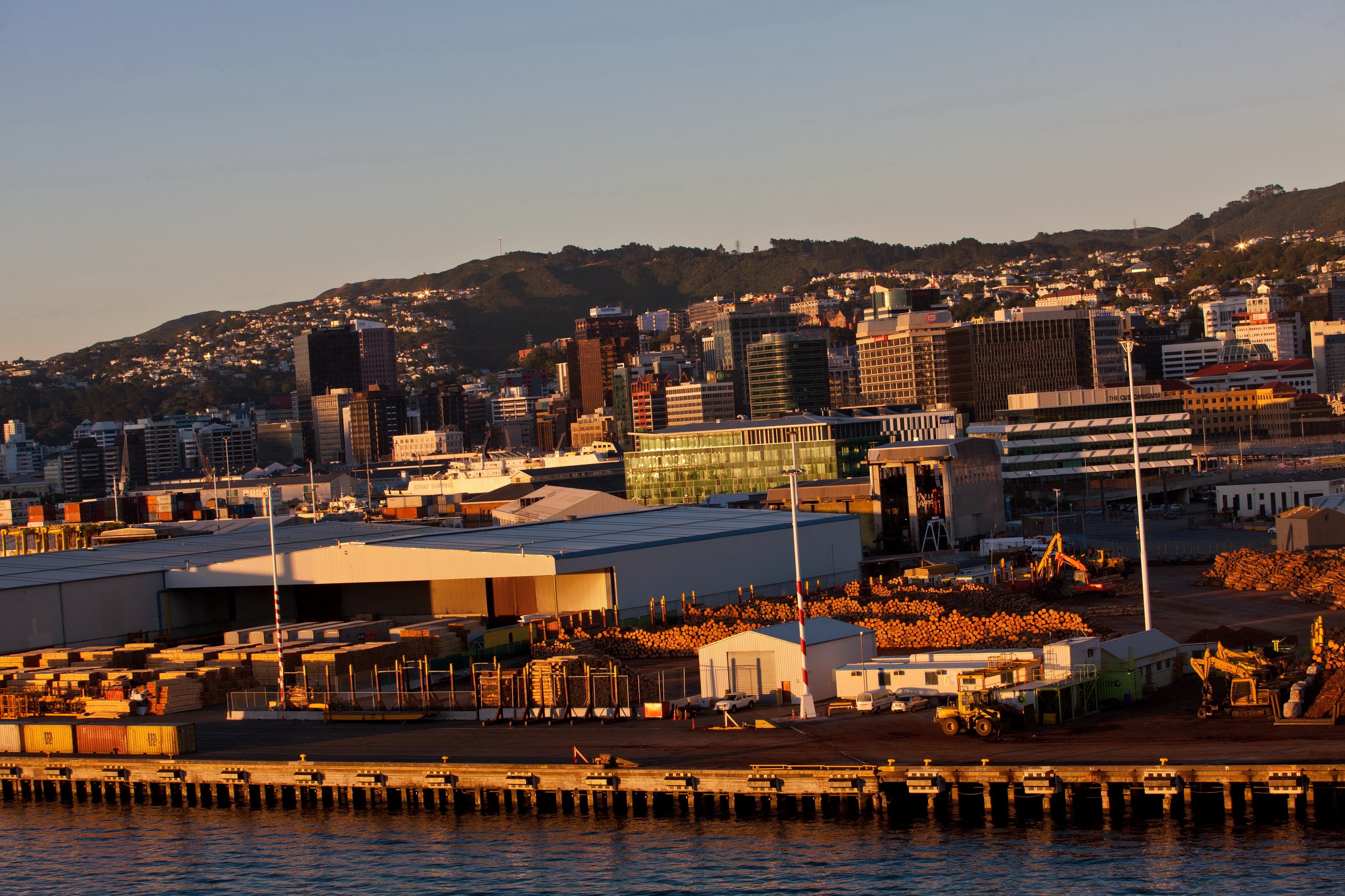 Wellington, New Zealand Port at Sunset HD Wallpaper