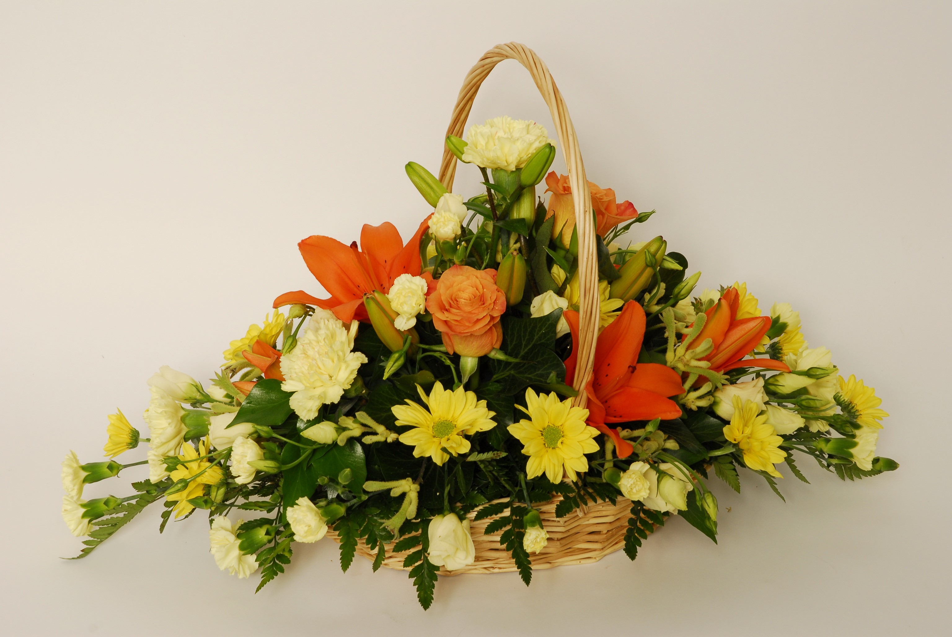 Flower arrangement in a wicker basket HD Wallpaper
