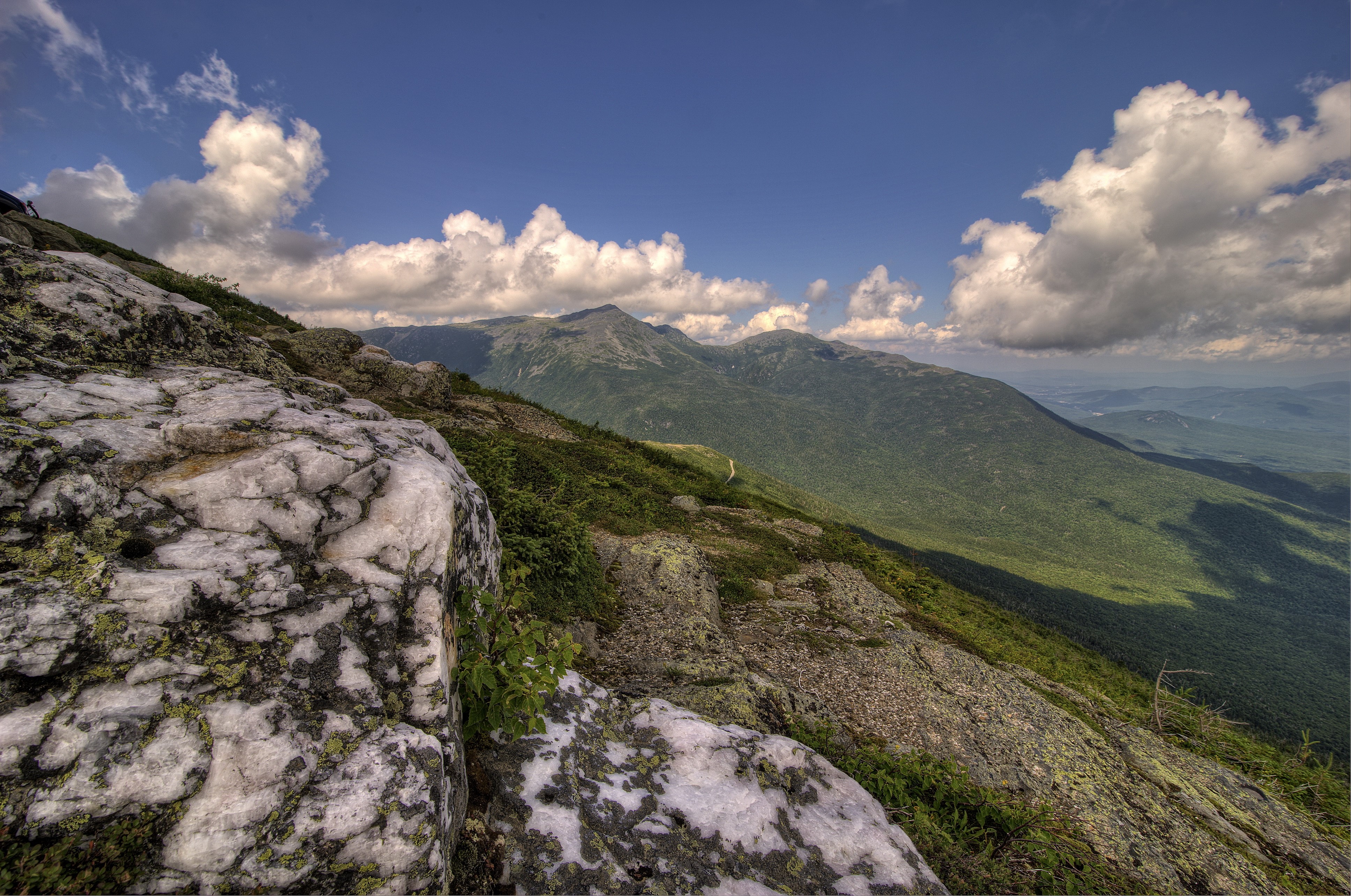 Mountains and Clouds in New Hampshire, USA HD Wallpaper