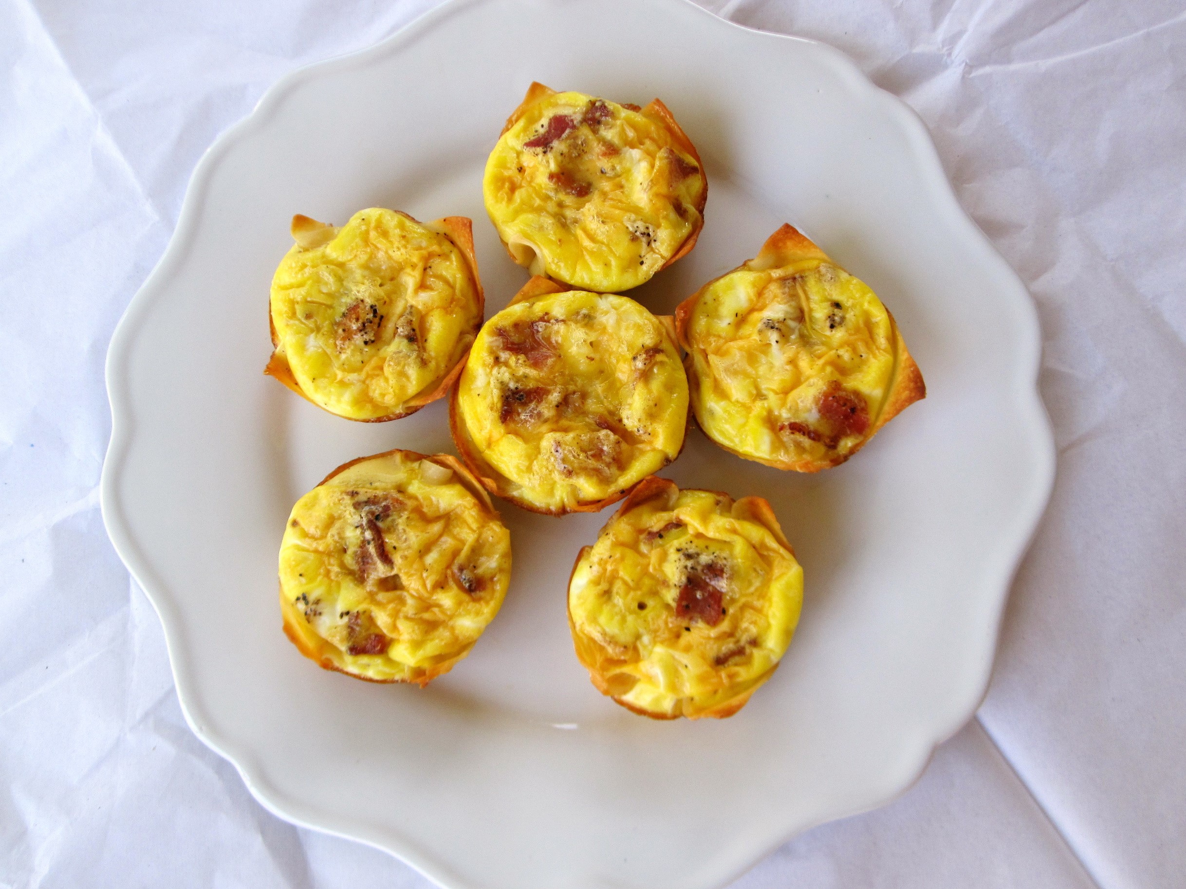 Mini quiches with bacon on a white plate HD Wallpaper