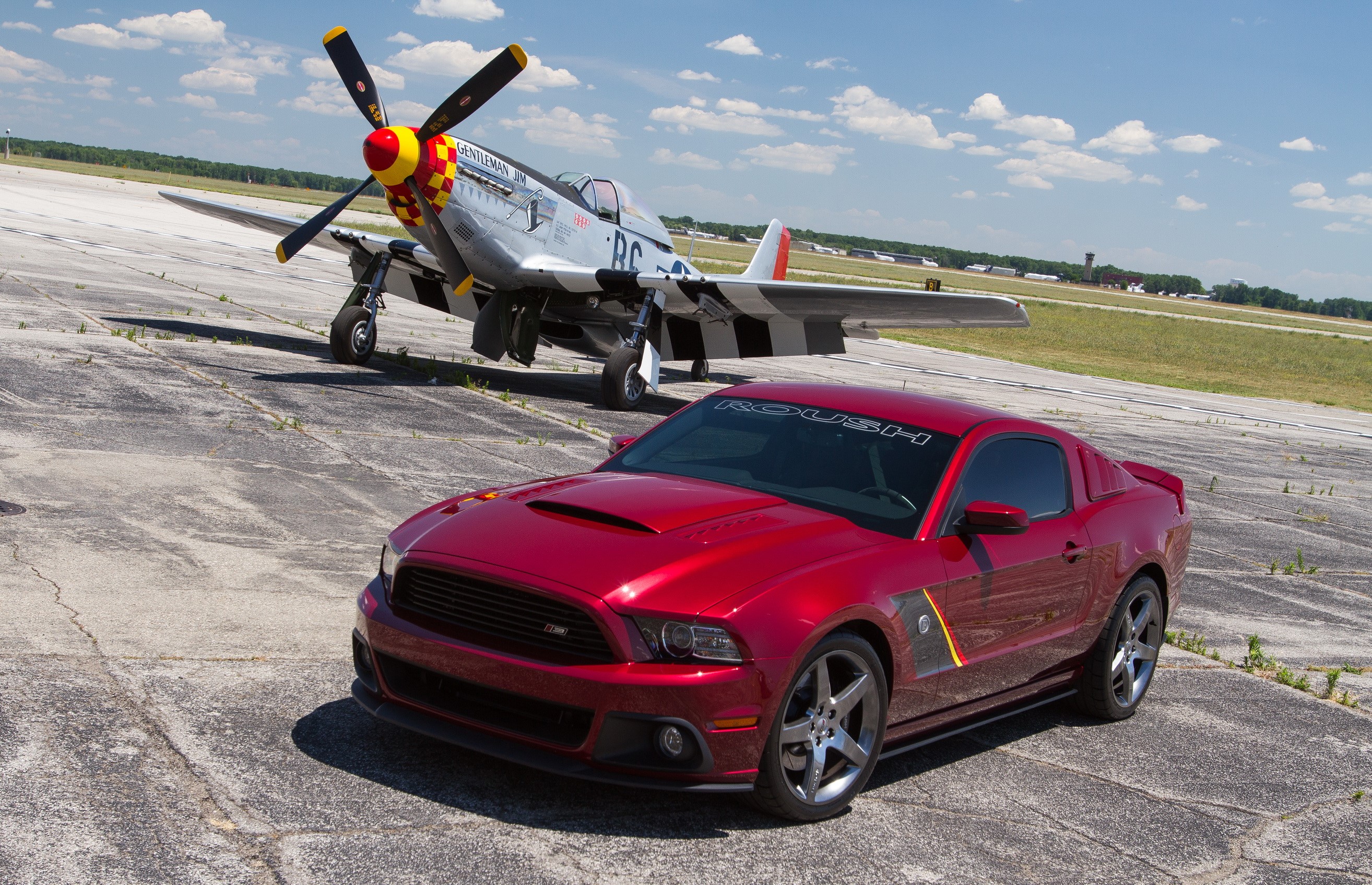 2013 Mustang SR P51 and P-51 Mustang airplane HD Wallpaper