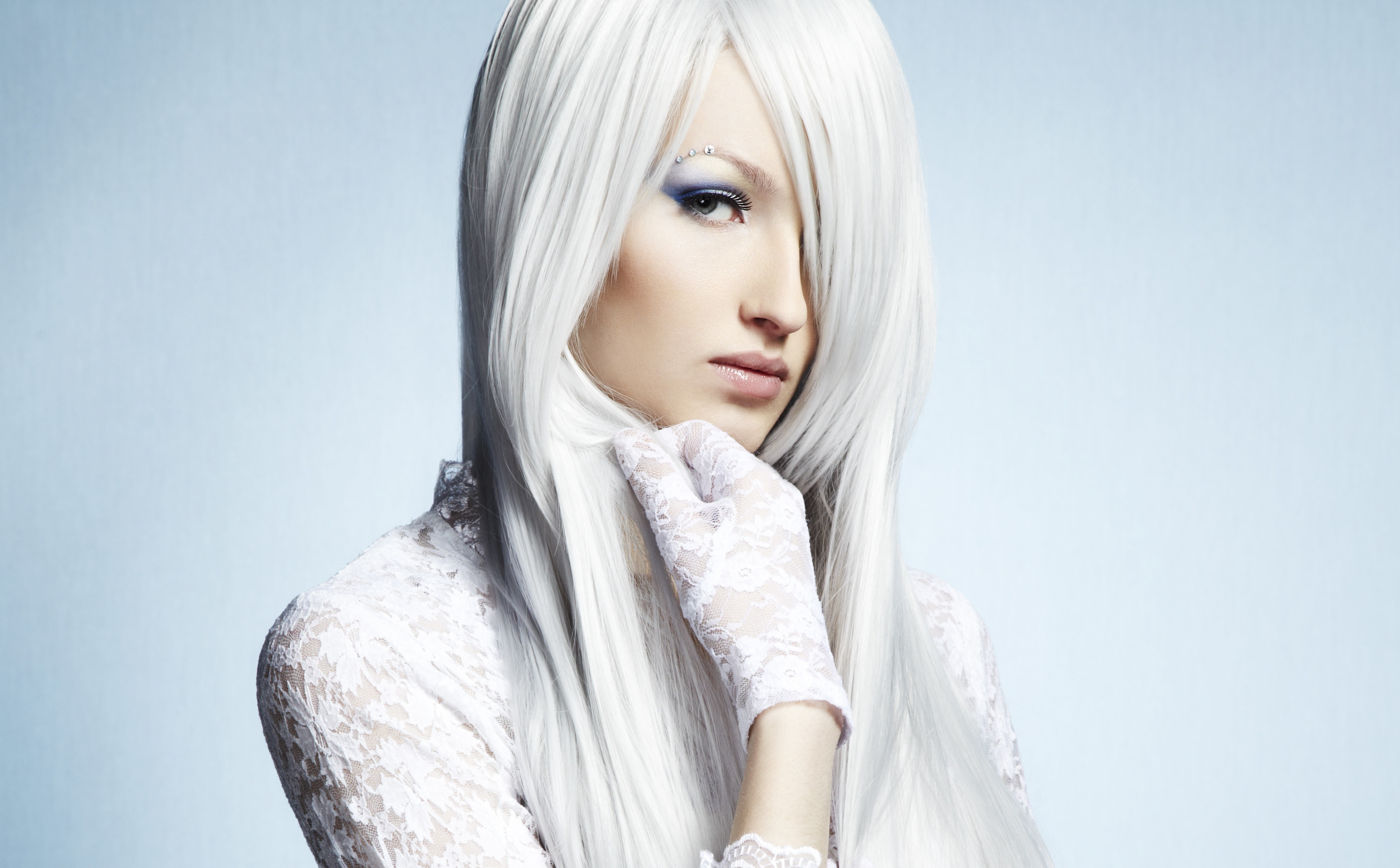 Woman with white hair and blue makeup HD Wallpaper