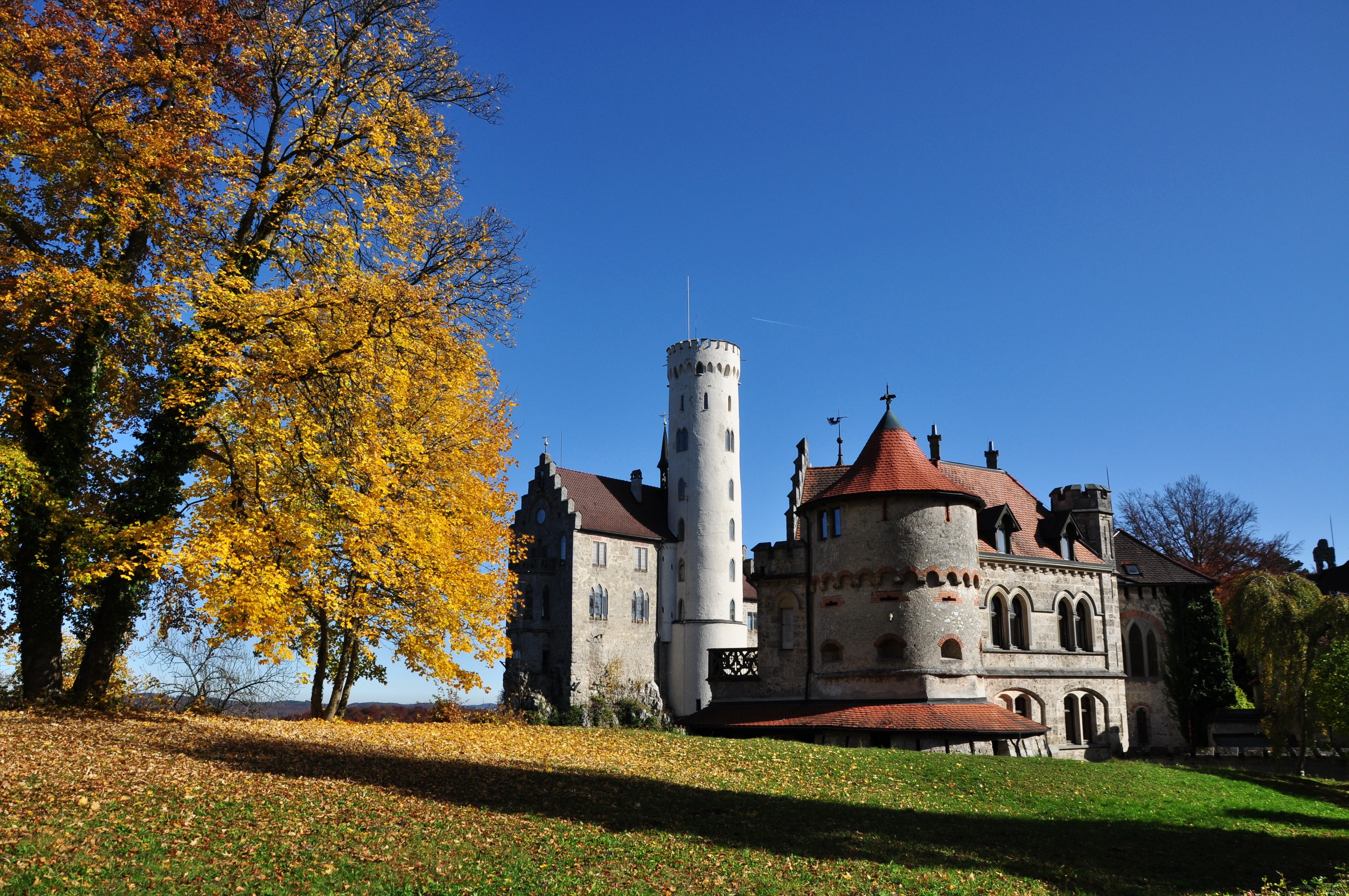 Lichtenstein Castle in Germany during Autumn HD Wallpaper