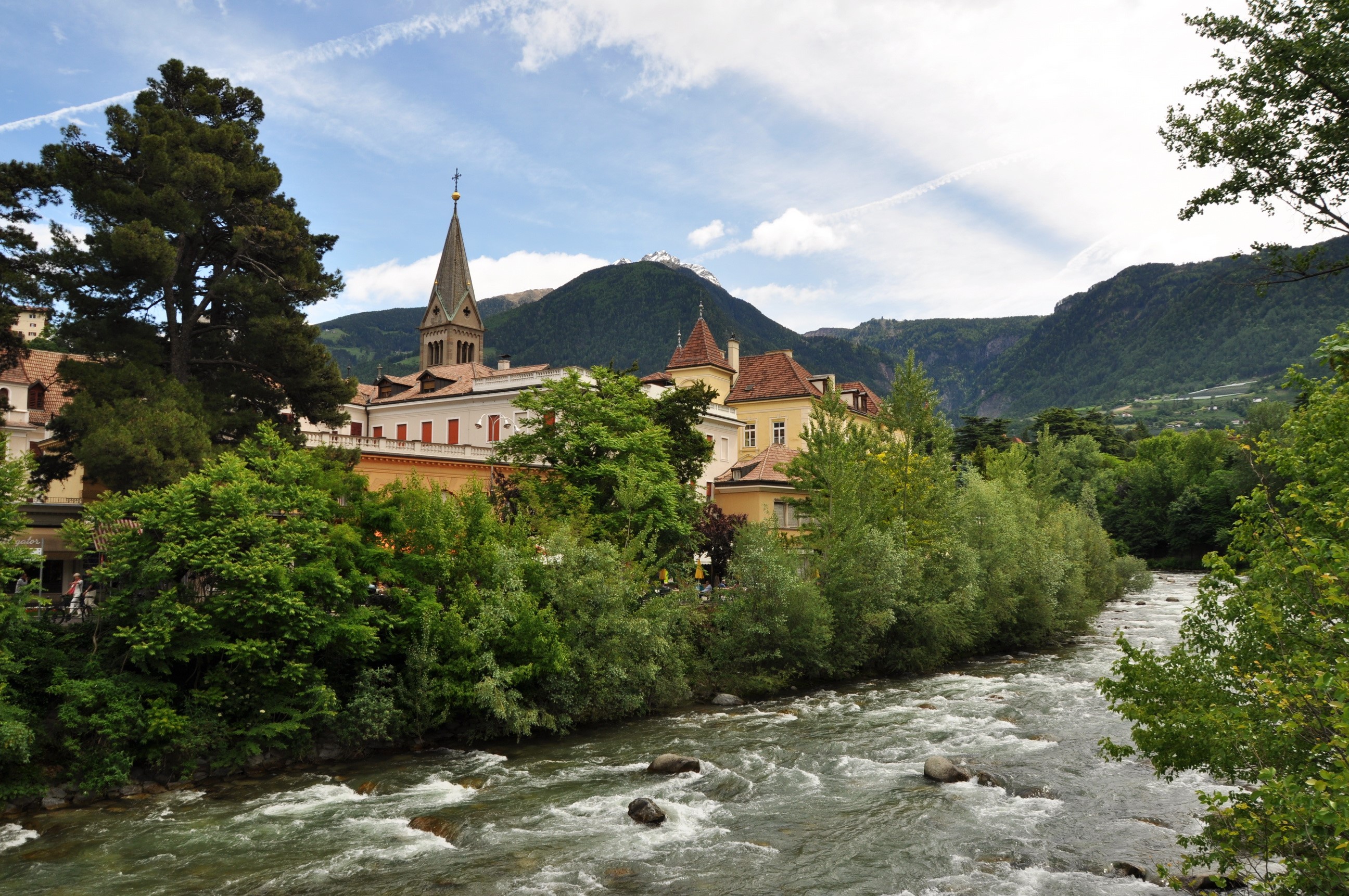 River flowing through Merano, Italy with mountains in background HD Wallpaper