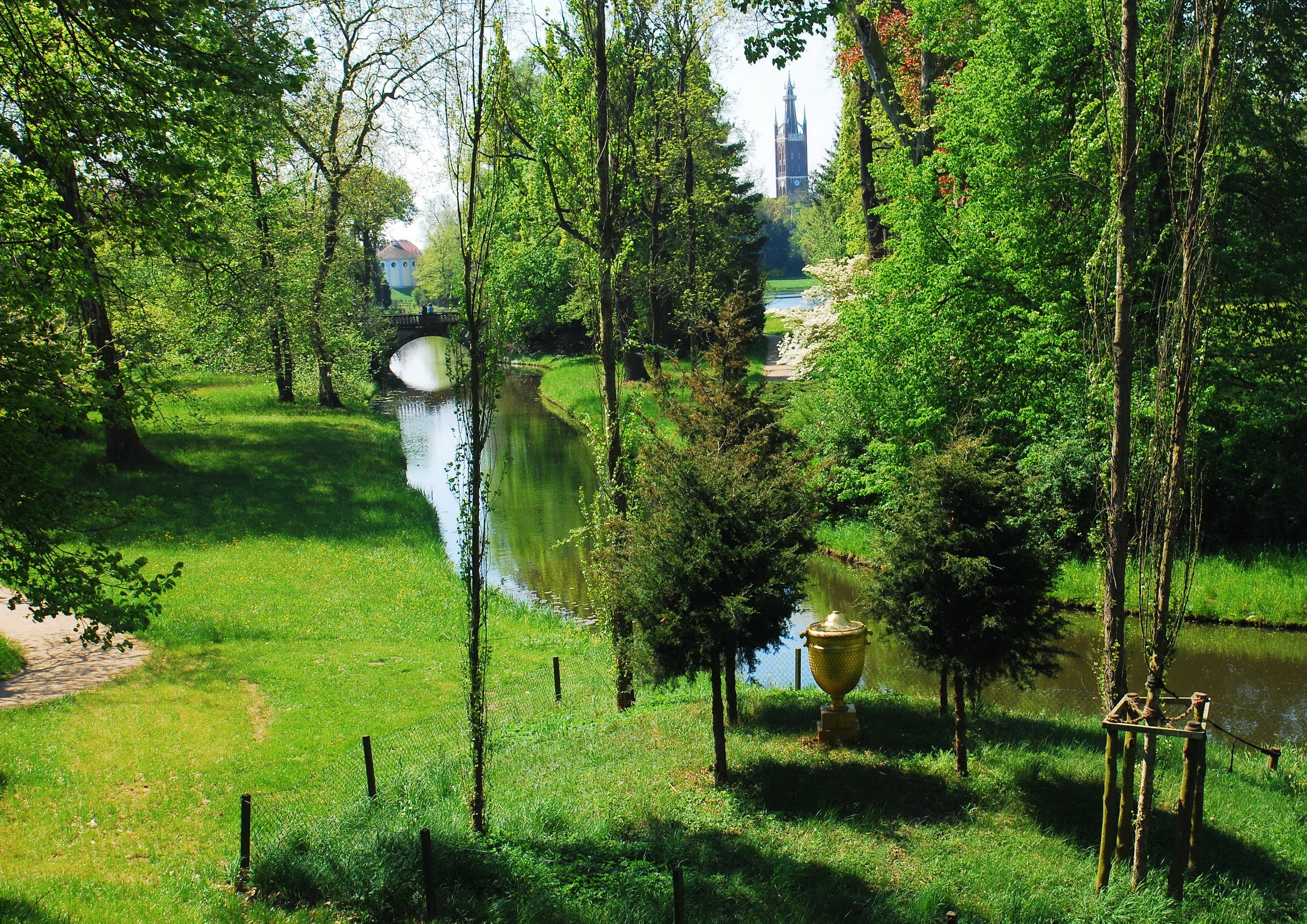 Park in Germany with a pond and bridge HD Wallpaper