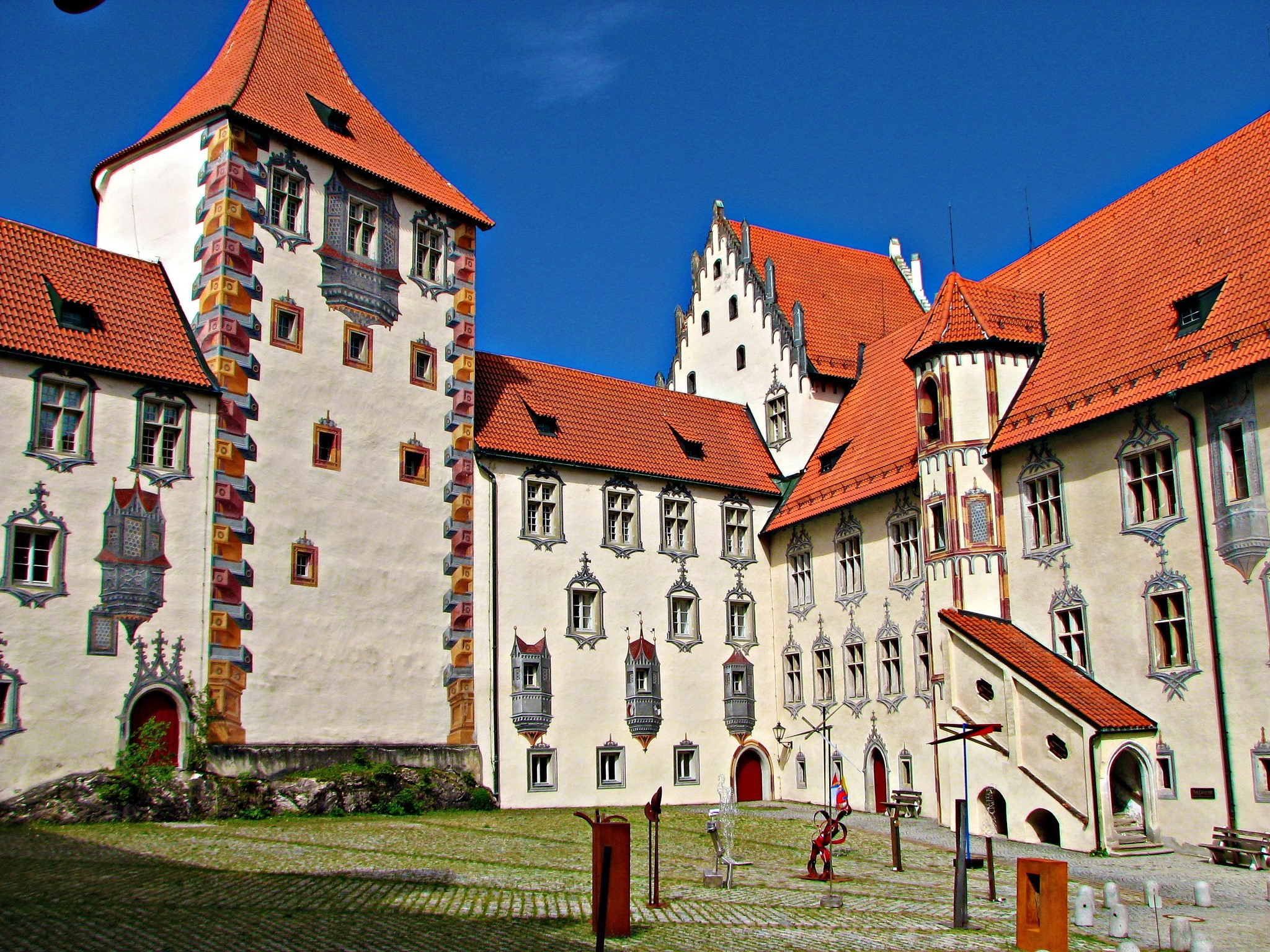 Hohenschwangau Castle courtyard with sculptures HD Wallpaper