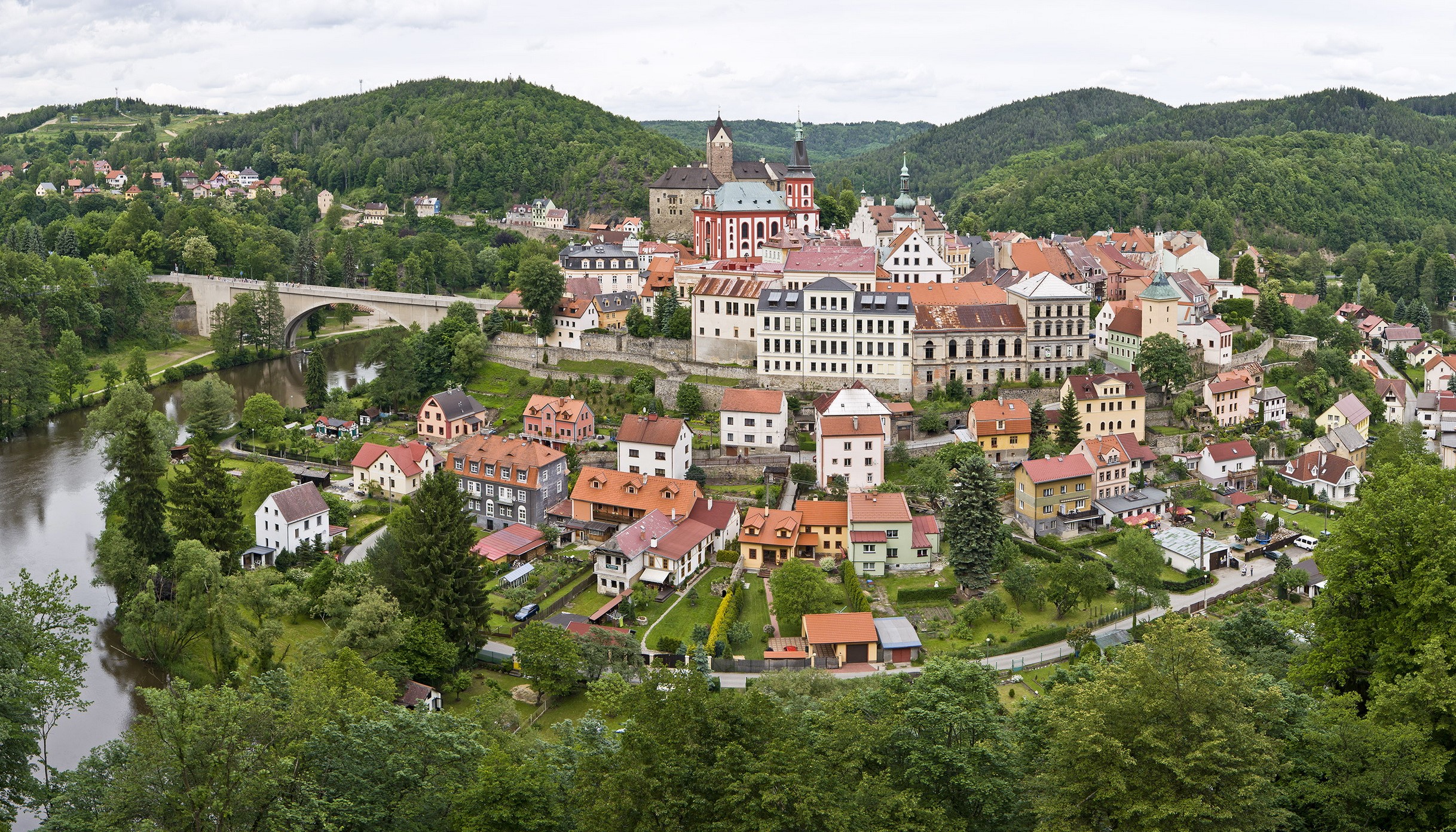 Loket Castle and town, Czech Republic HD Wallpaper