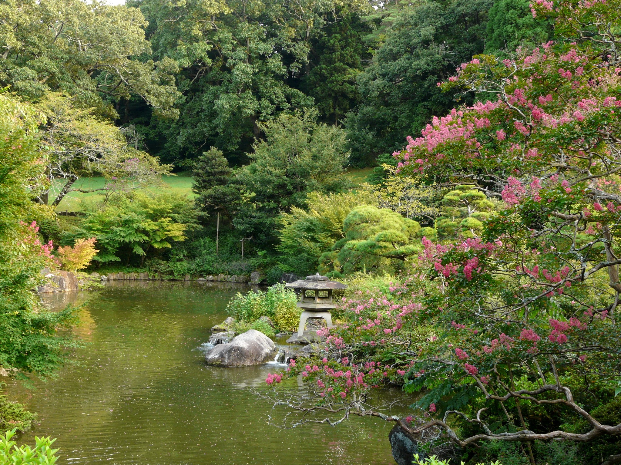 Japanese garden with pond and stone lantern HD Wallpaper