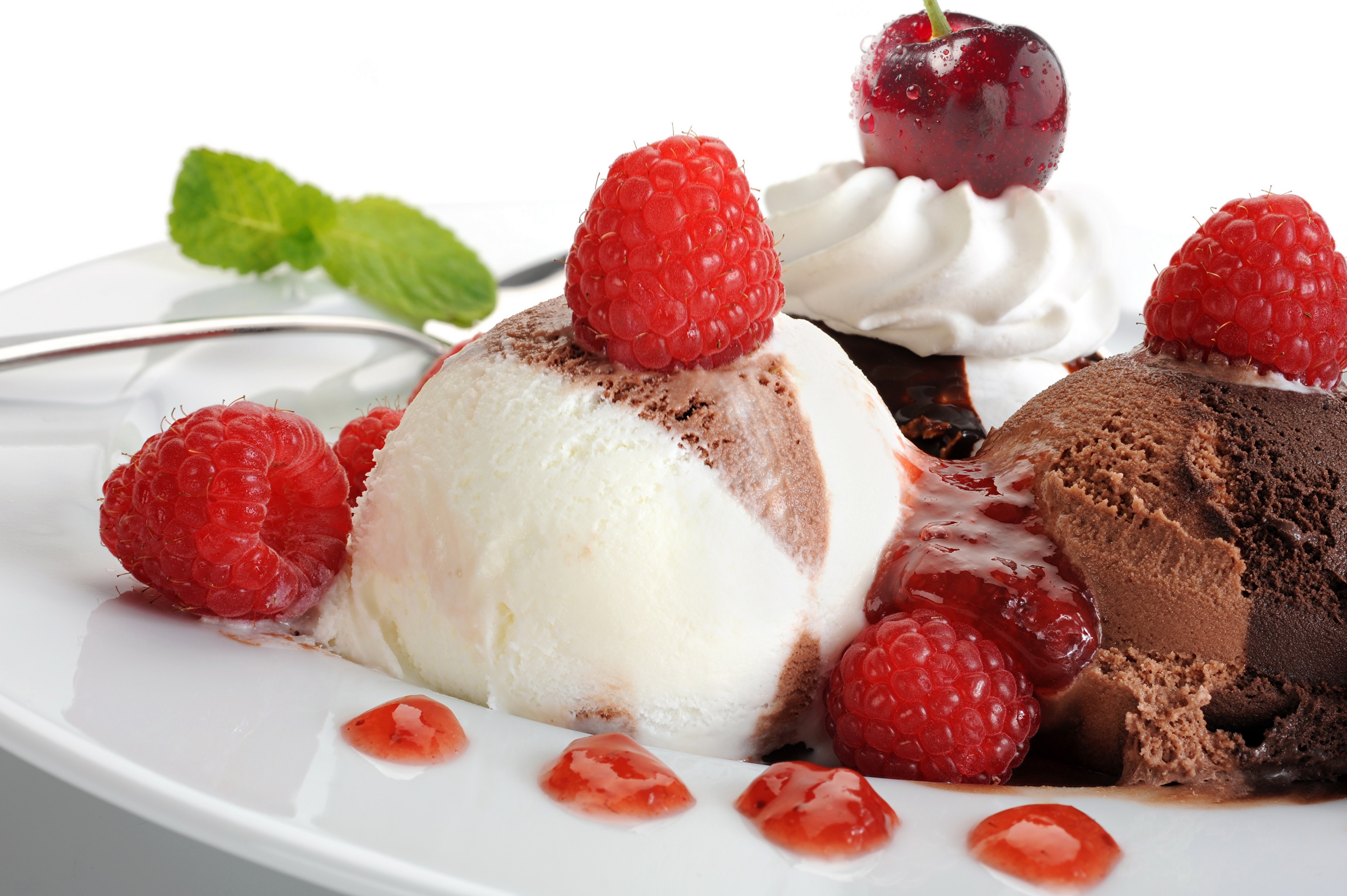 Ice cream sundae with raspberries and cherry HD Wallpaper