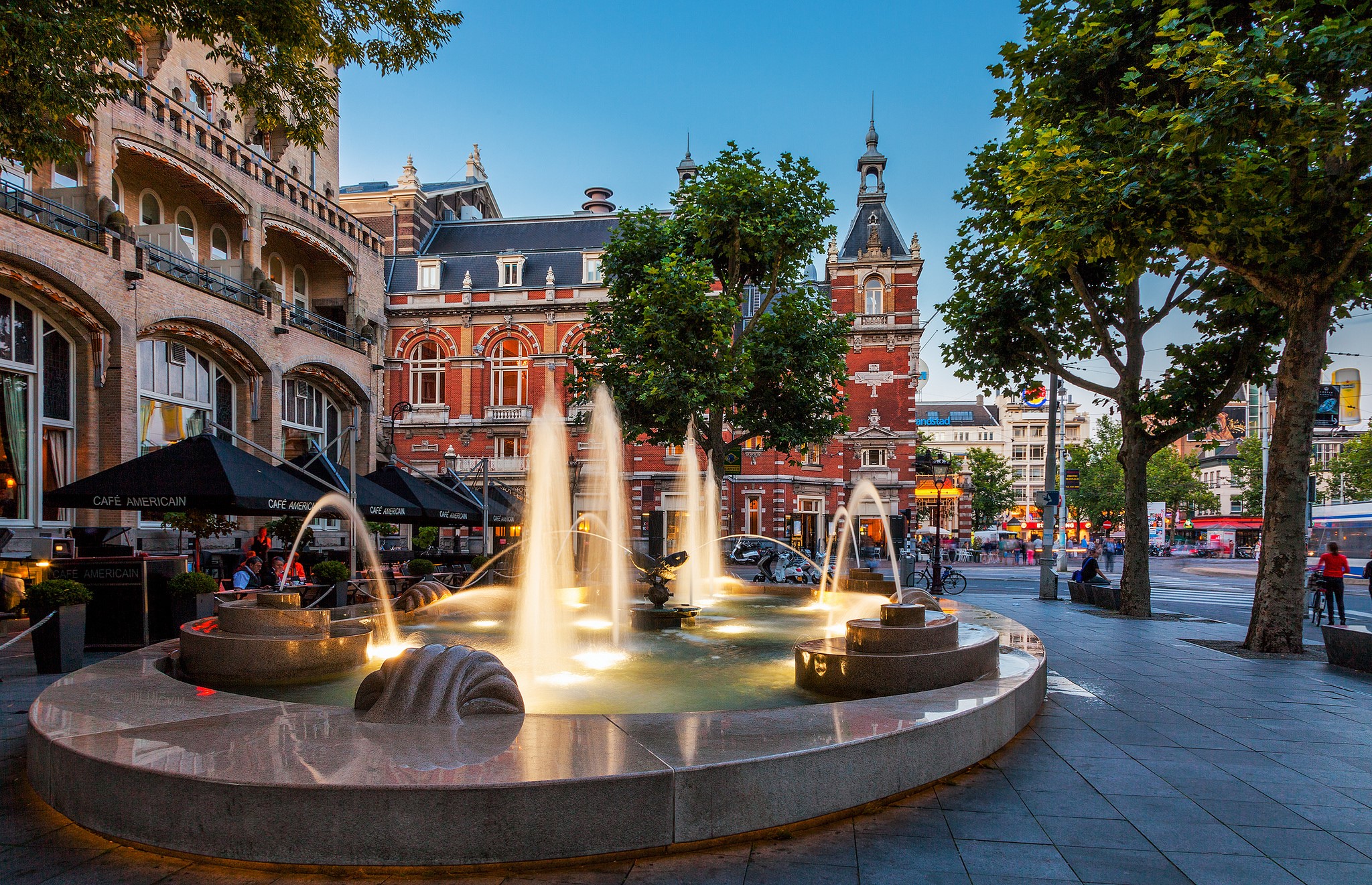 Fountain in front of Cafe Americain, Amsterdam, Netherlands HD Wallpaper