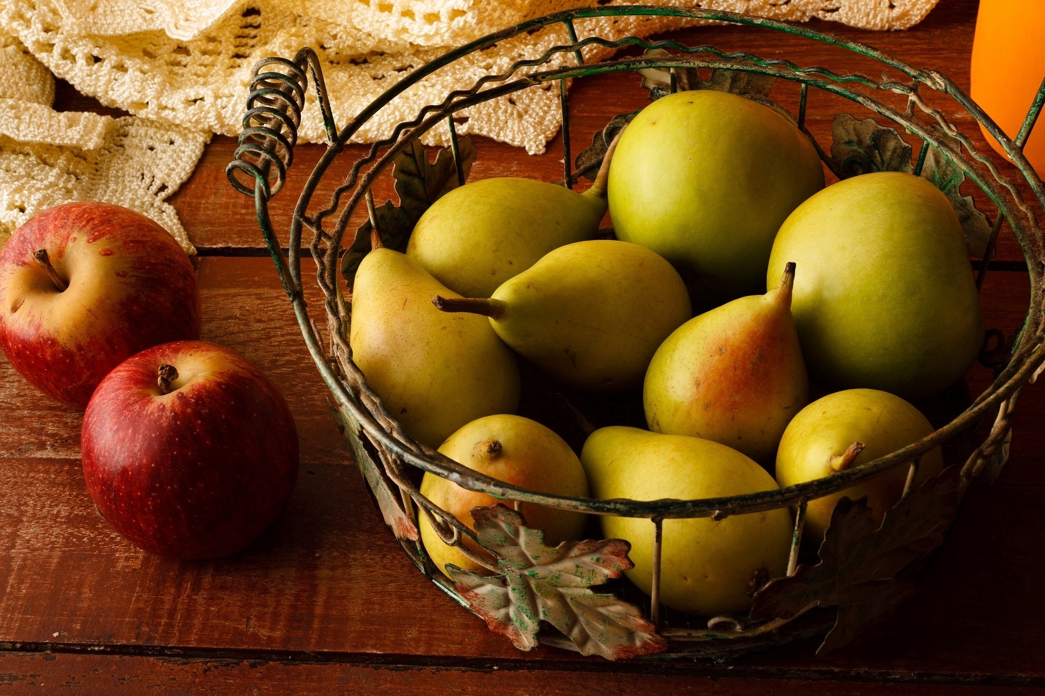 Apples and pears in a basket HD Wallpaper