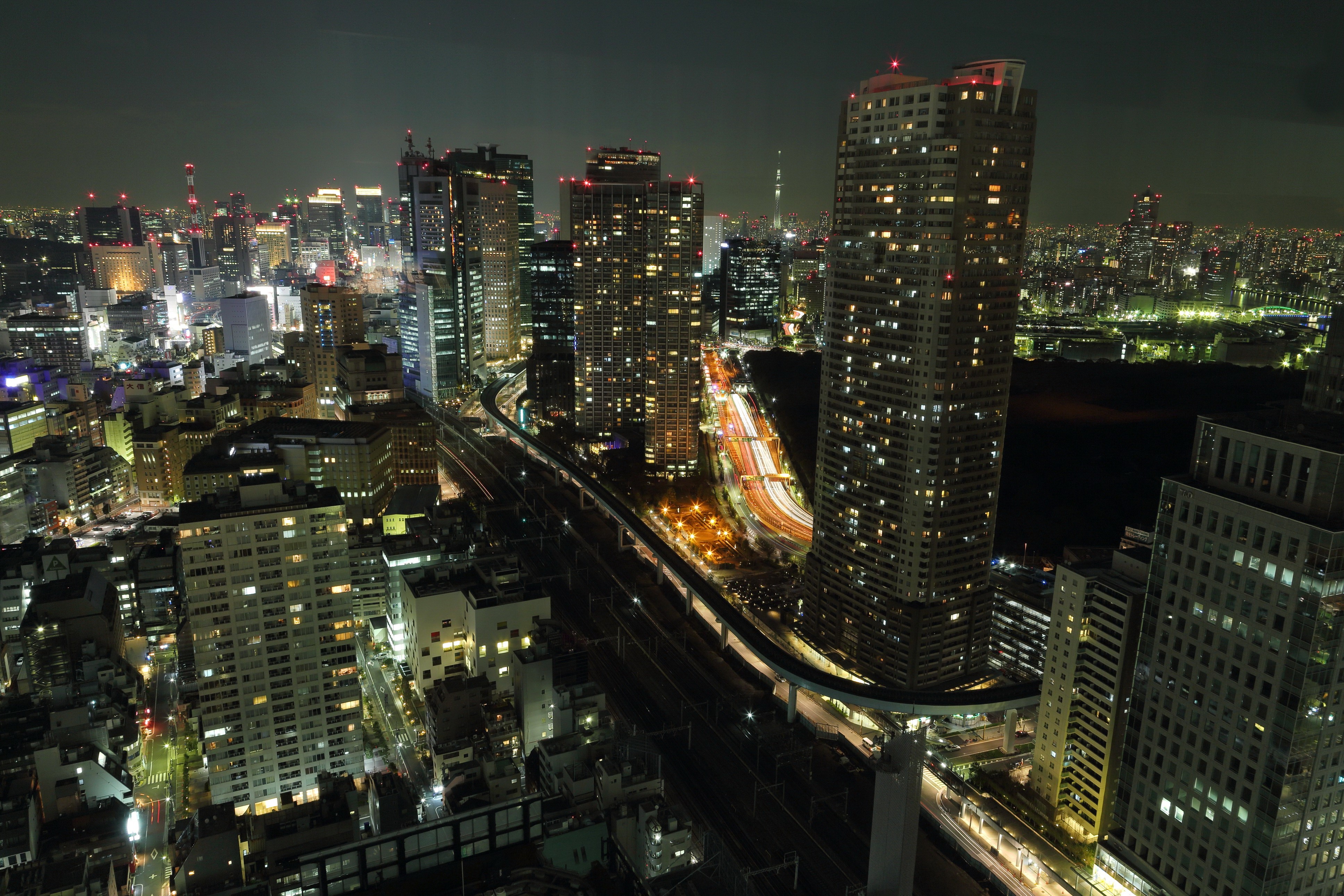 4K Night view of Tokyo skyscrapers from above HD Wallpaper