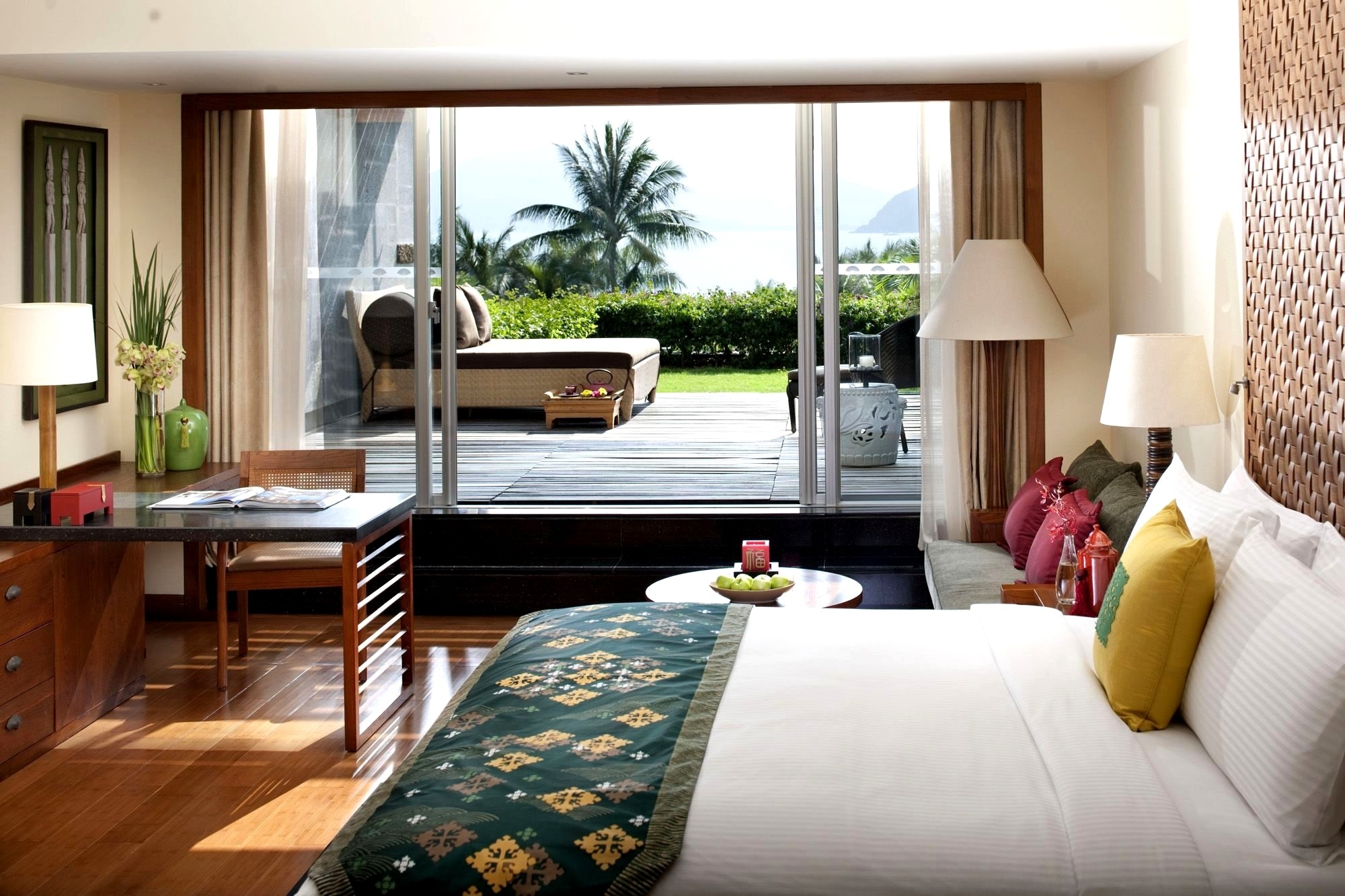 Hotel room with a view of the ocean and palm trees HD Wallpaper
